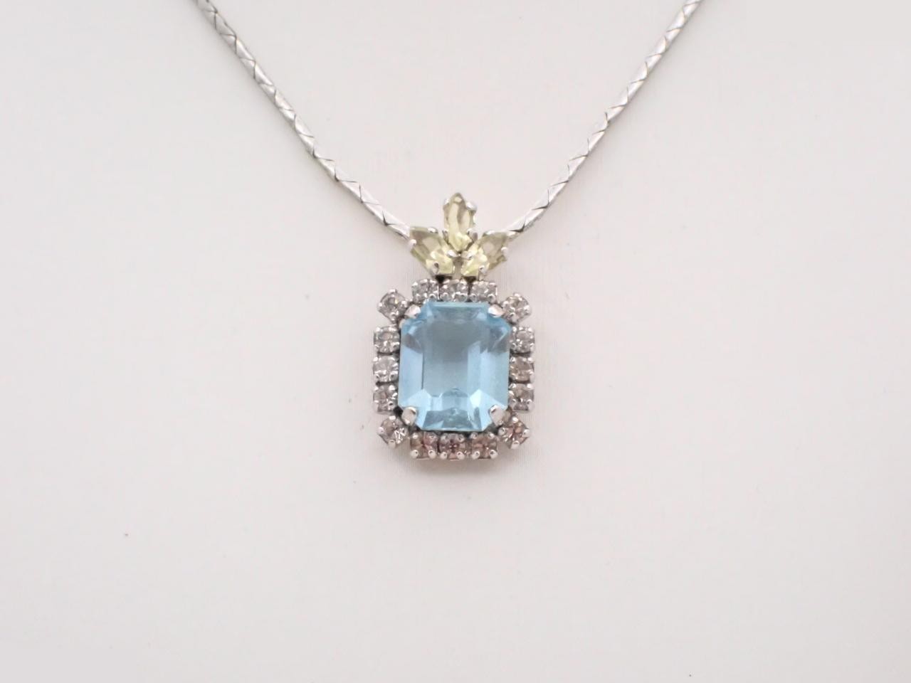 Other lines: Precious metals, necklaces, pendants, chains approximately 45cm long.