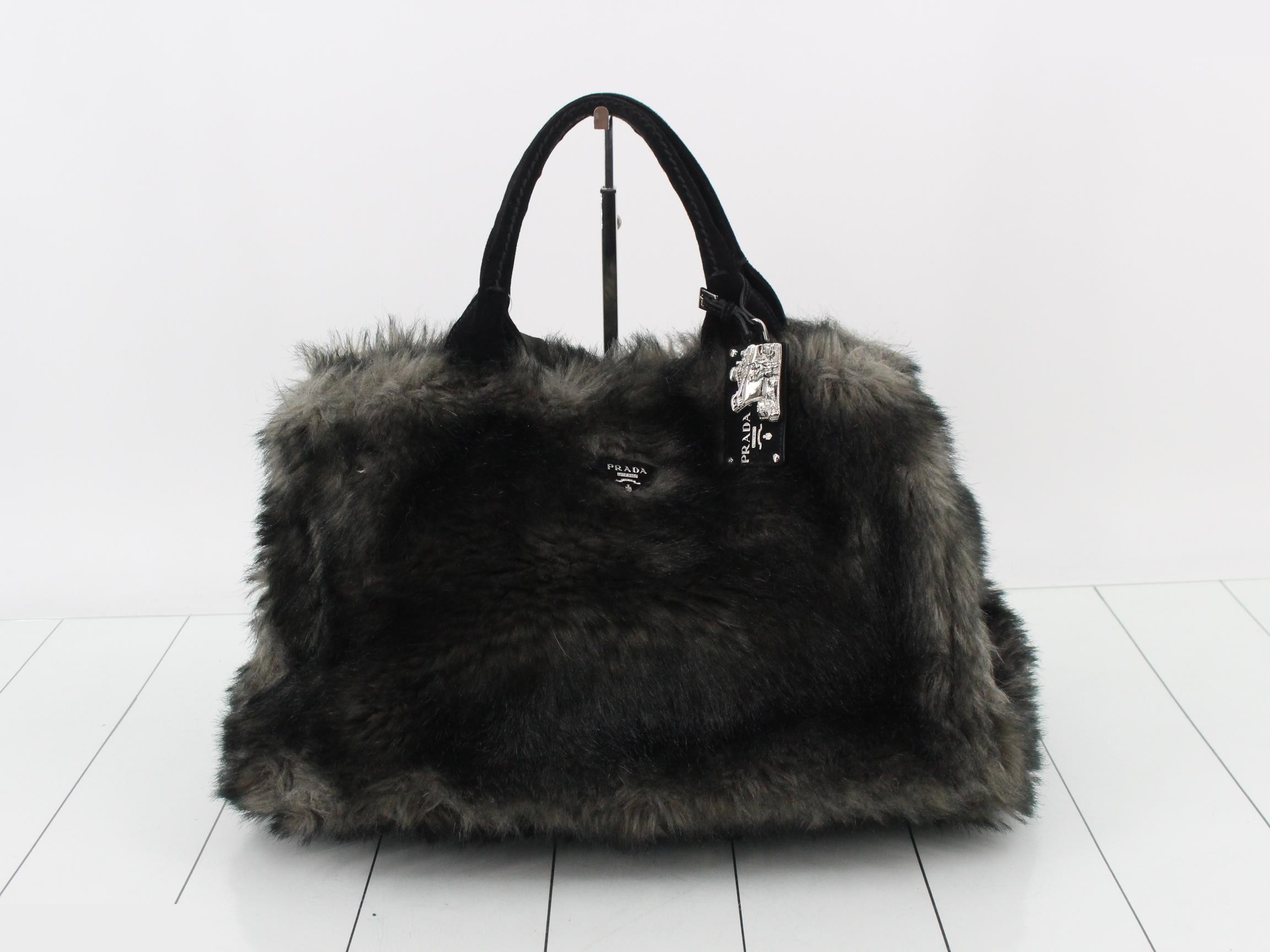 Canapa Fur Suede Triangle Logo Metal Charm BN1918