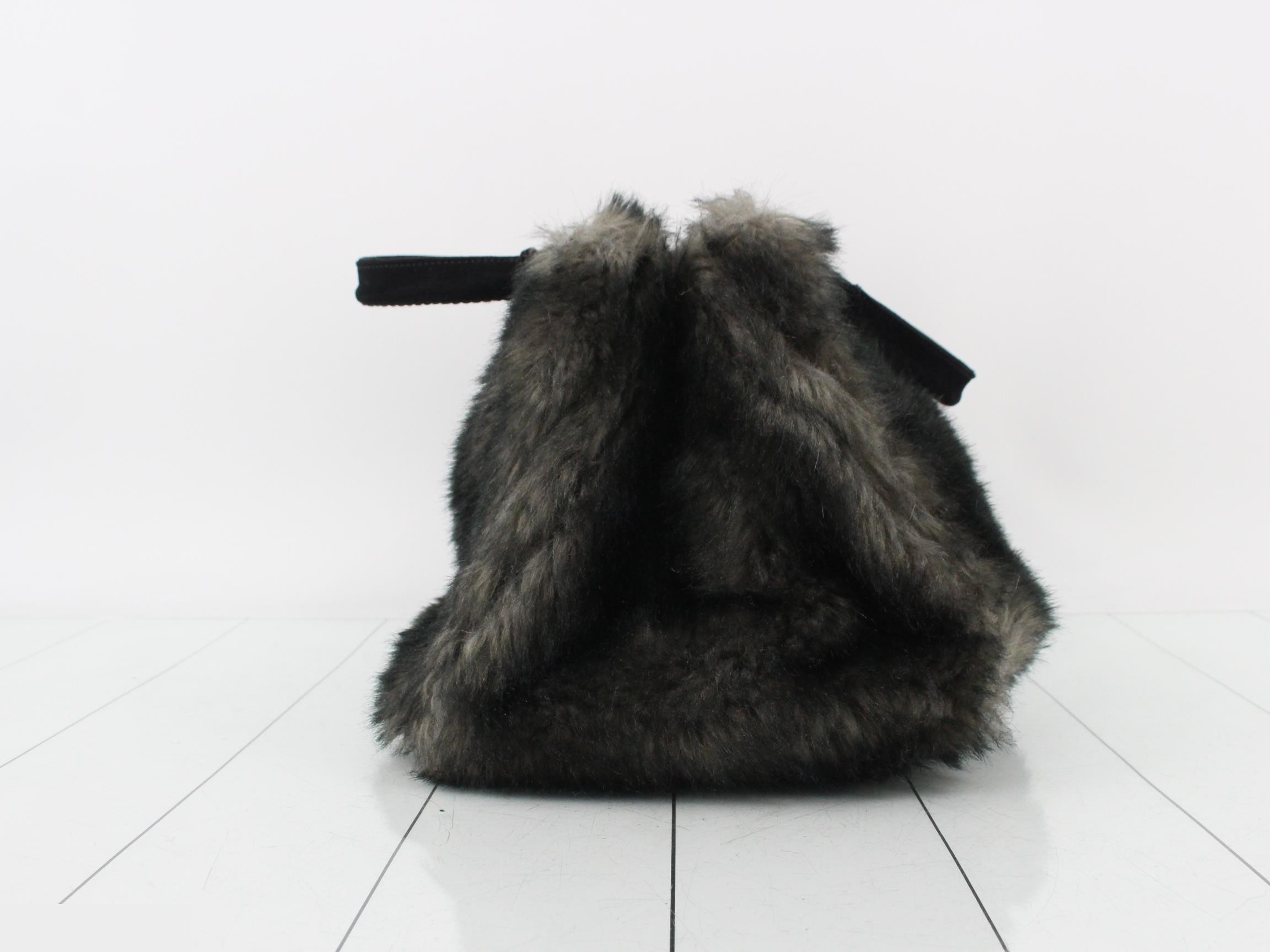 Canapa Fur Suede Triangle Logo Metal Charm BN1918 — view 3