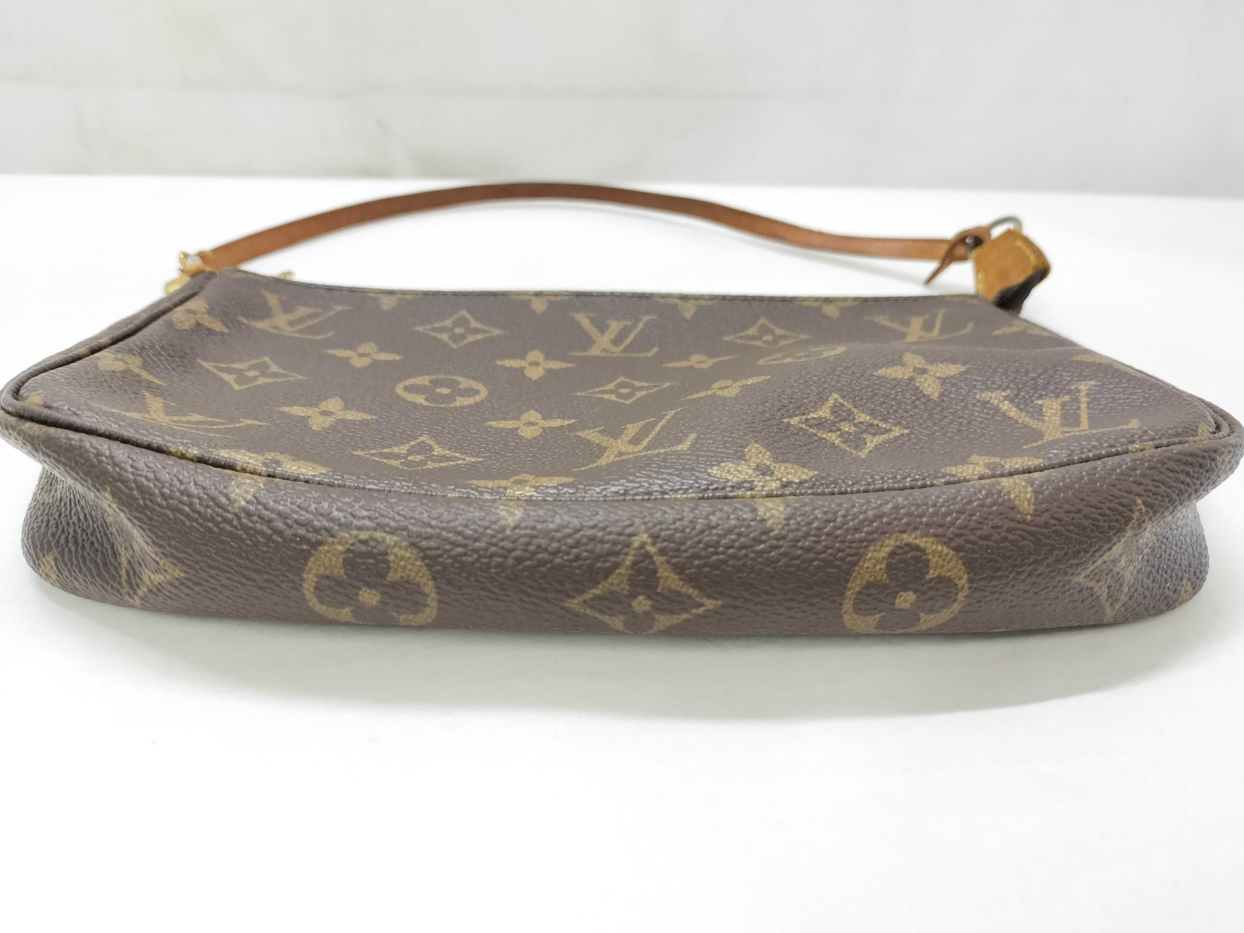 Monogram Louis Vuitton Monogram Accessoires CA0070 Pouch — view 13