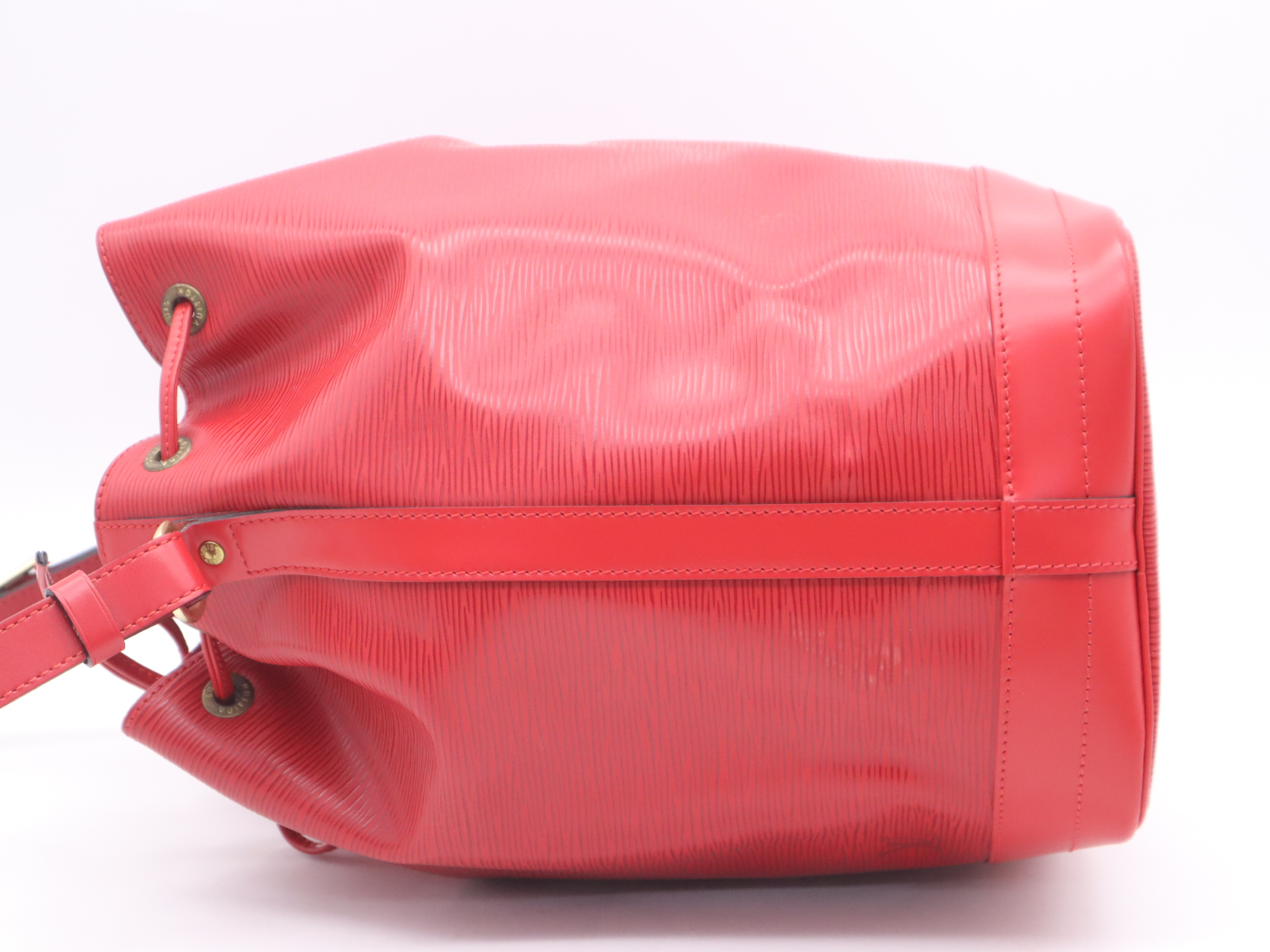 M44007 Epi Noe Castilian Red Shoulder Bag — view 3
