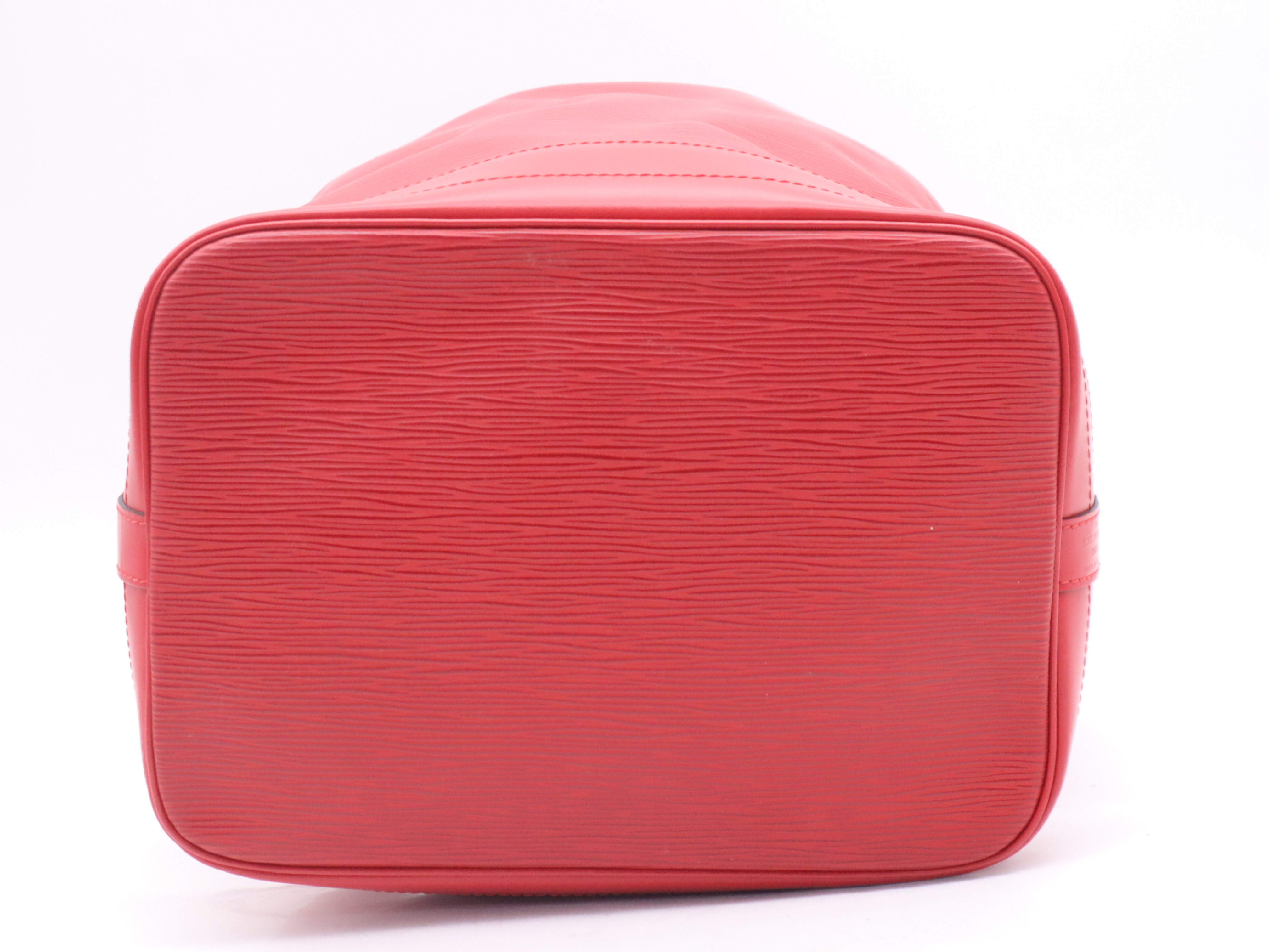 M44007 Epi Noe Castilian Red Shoulder Bag — view 4