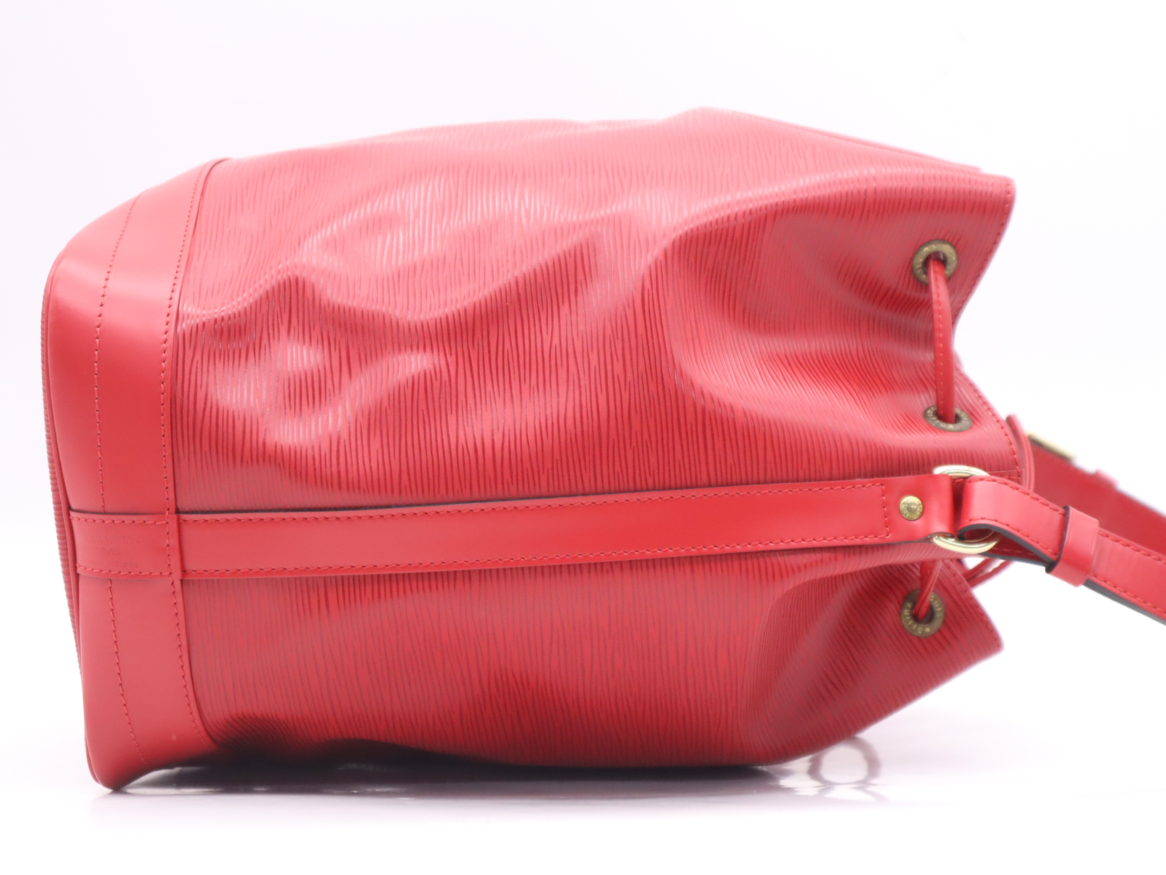 M44007 Epi Noe Castilian Red Shoulder Bag — view 5
