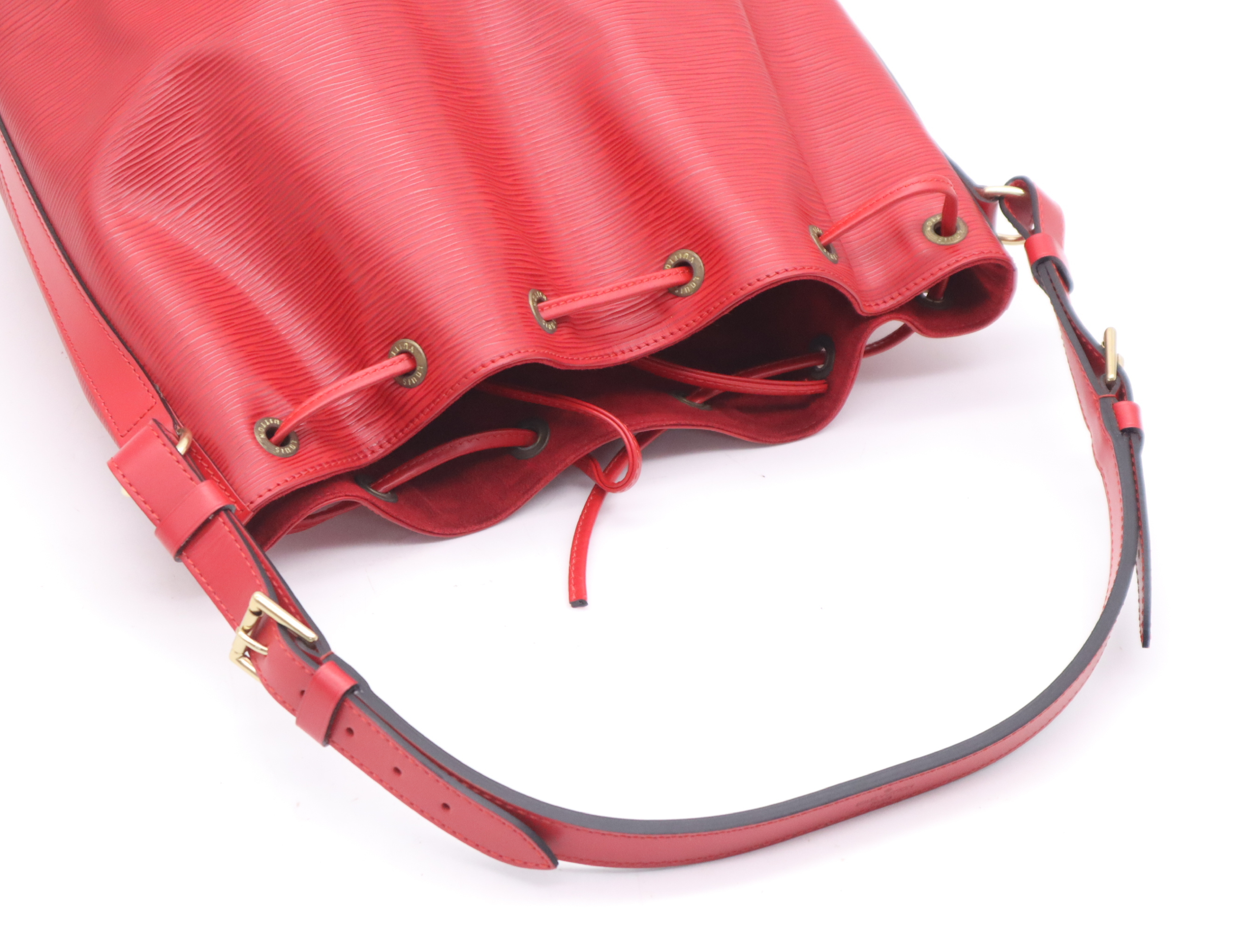 M44007 Epi Noe Castilian Red Shoulder Bag — view 6