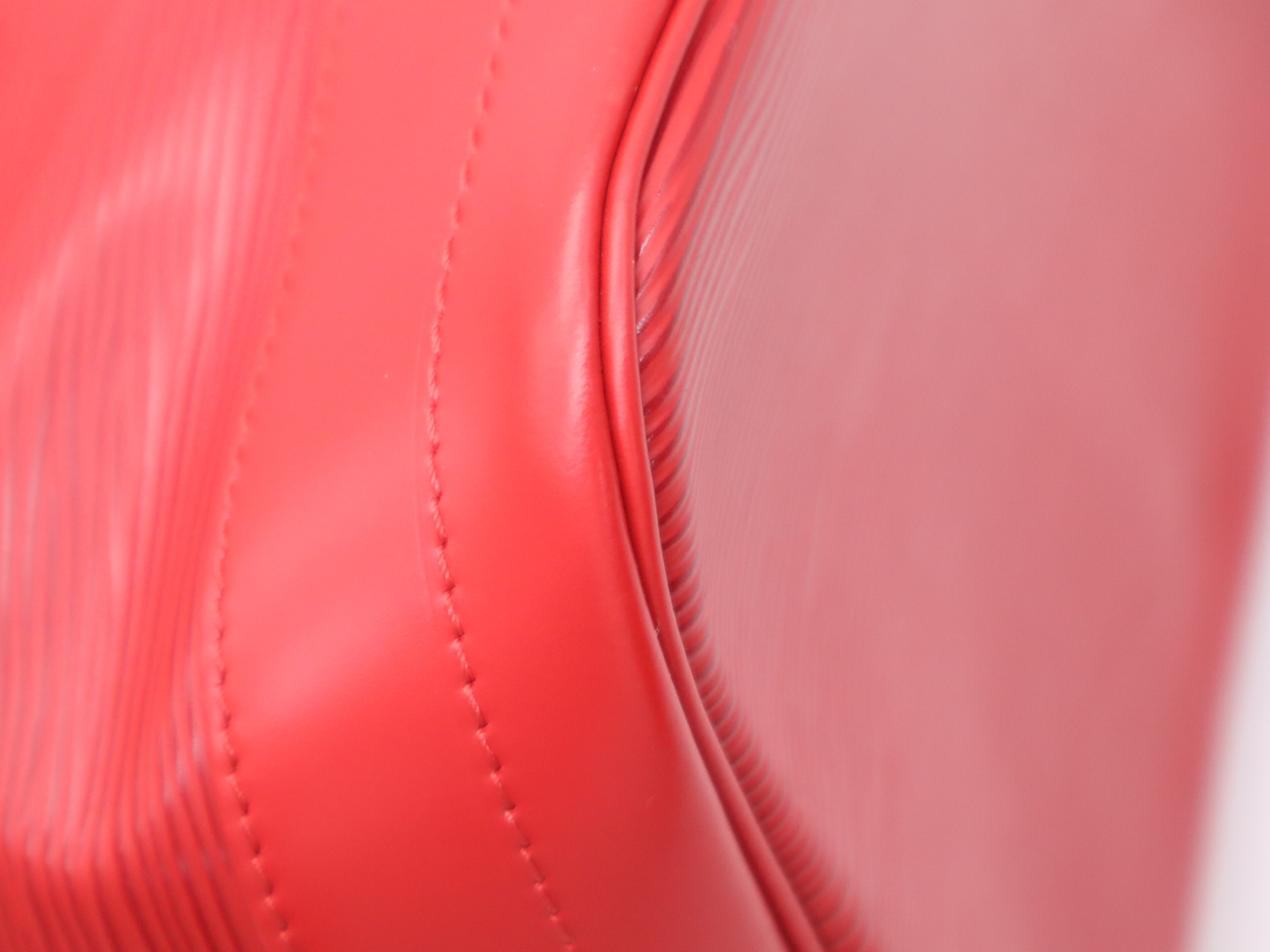 M44007 Epi Noe Castilian Red Shoulder Bag — view 9