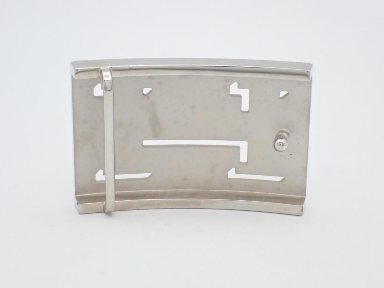 belt buckle — view 2