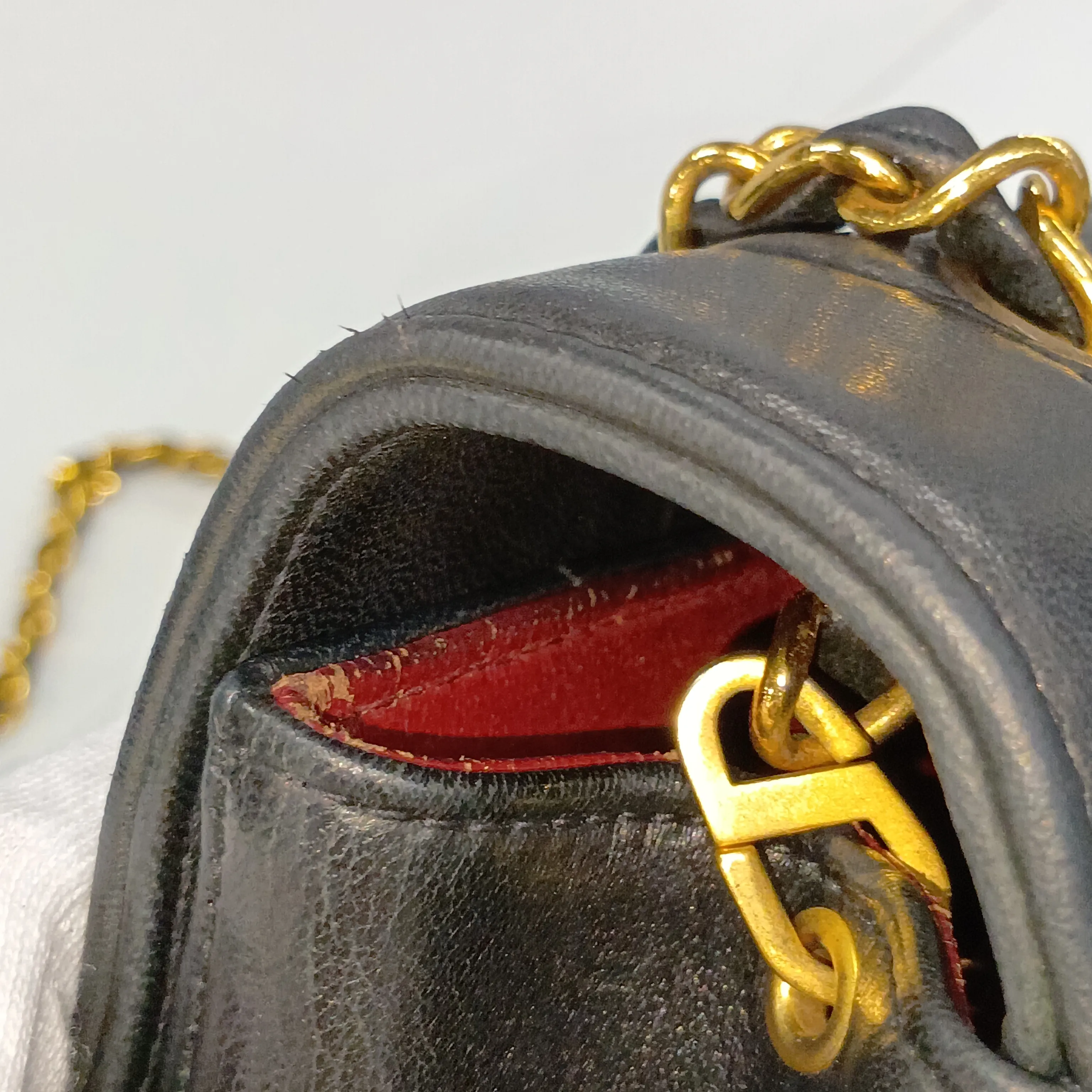 Matelassé Lambskin Single Flap Single Chain Bag Diana Flap Black Gold Hardware — view 13