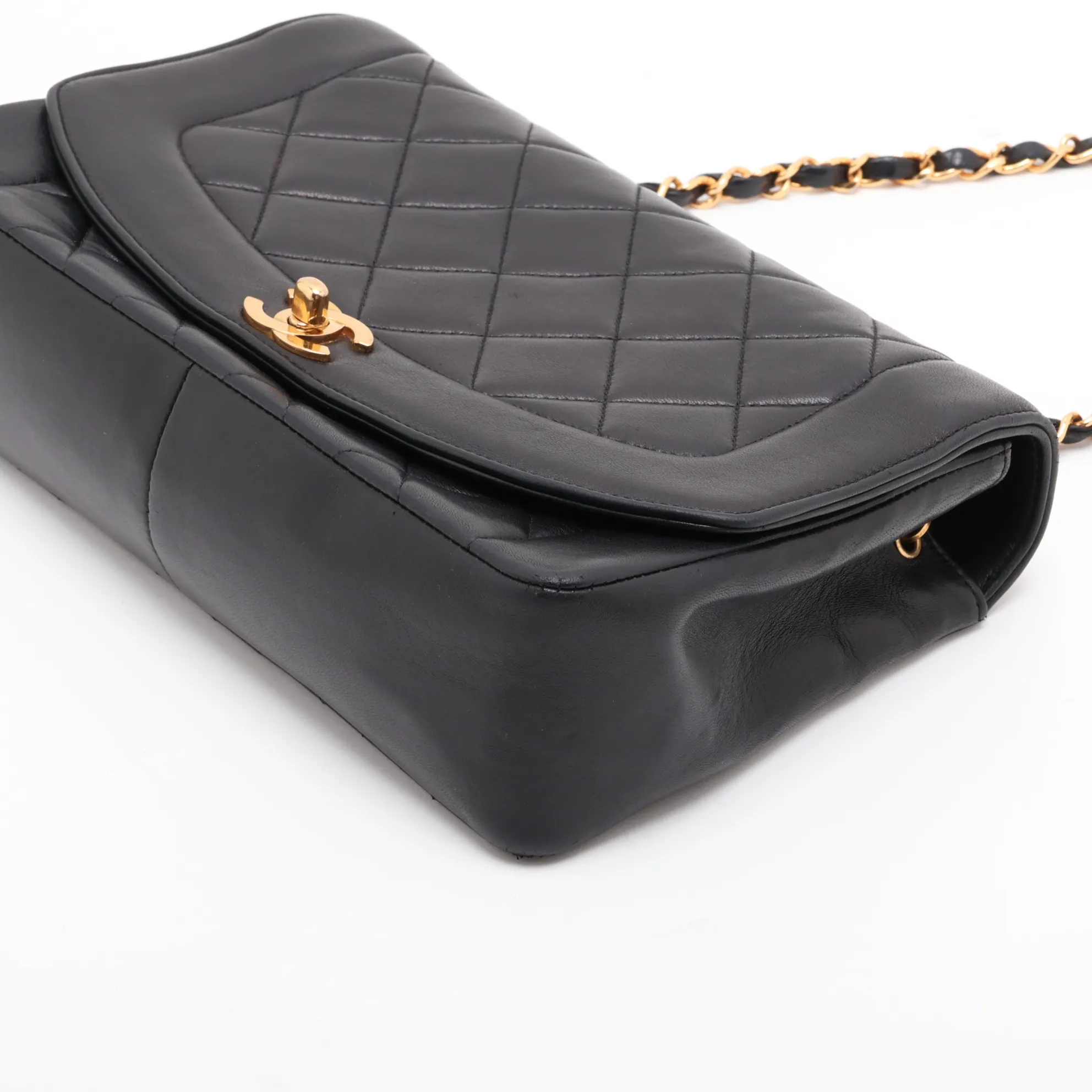 Matelassé Lambskin Single Flap Single Chain Bag Diana Flap Black Gold Hardware — view 3