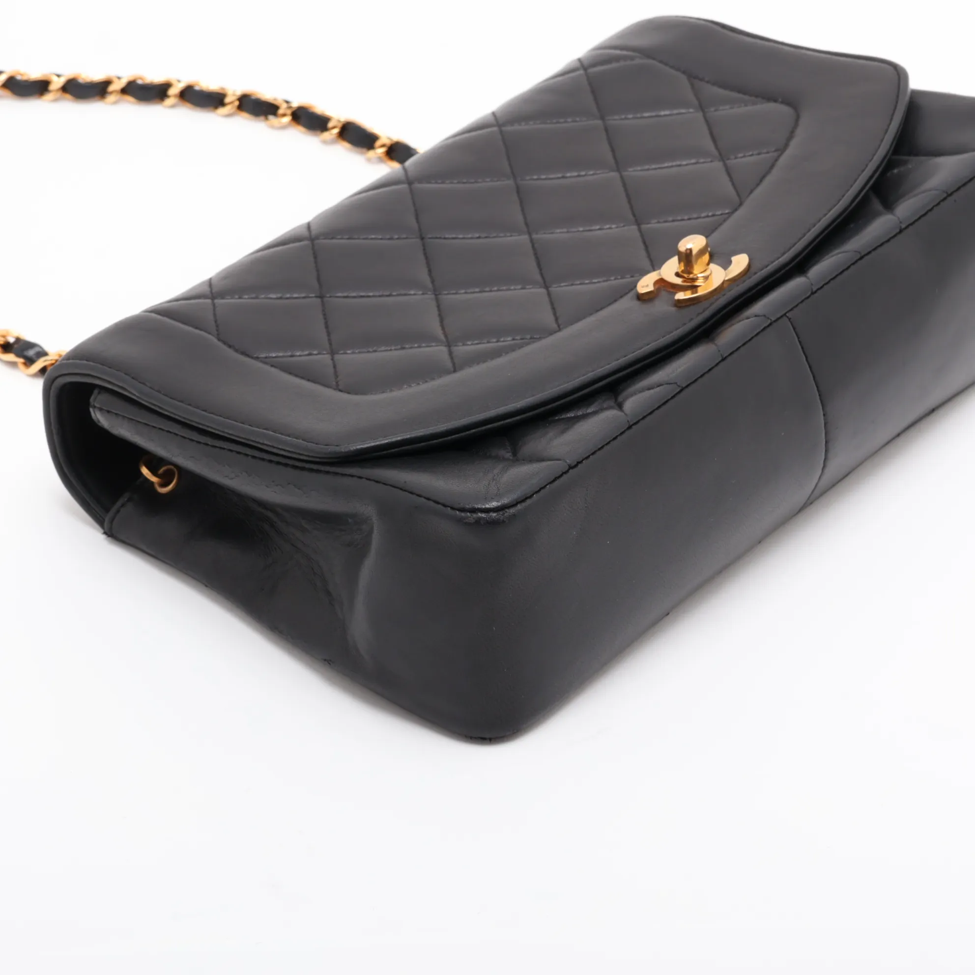 Matelassé Lambskin Single Flap Single Chain Bag Diana Flap Black Gold Hardware — view 4