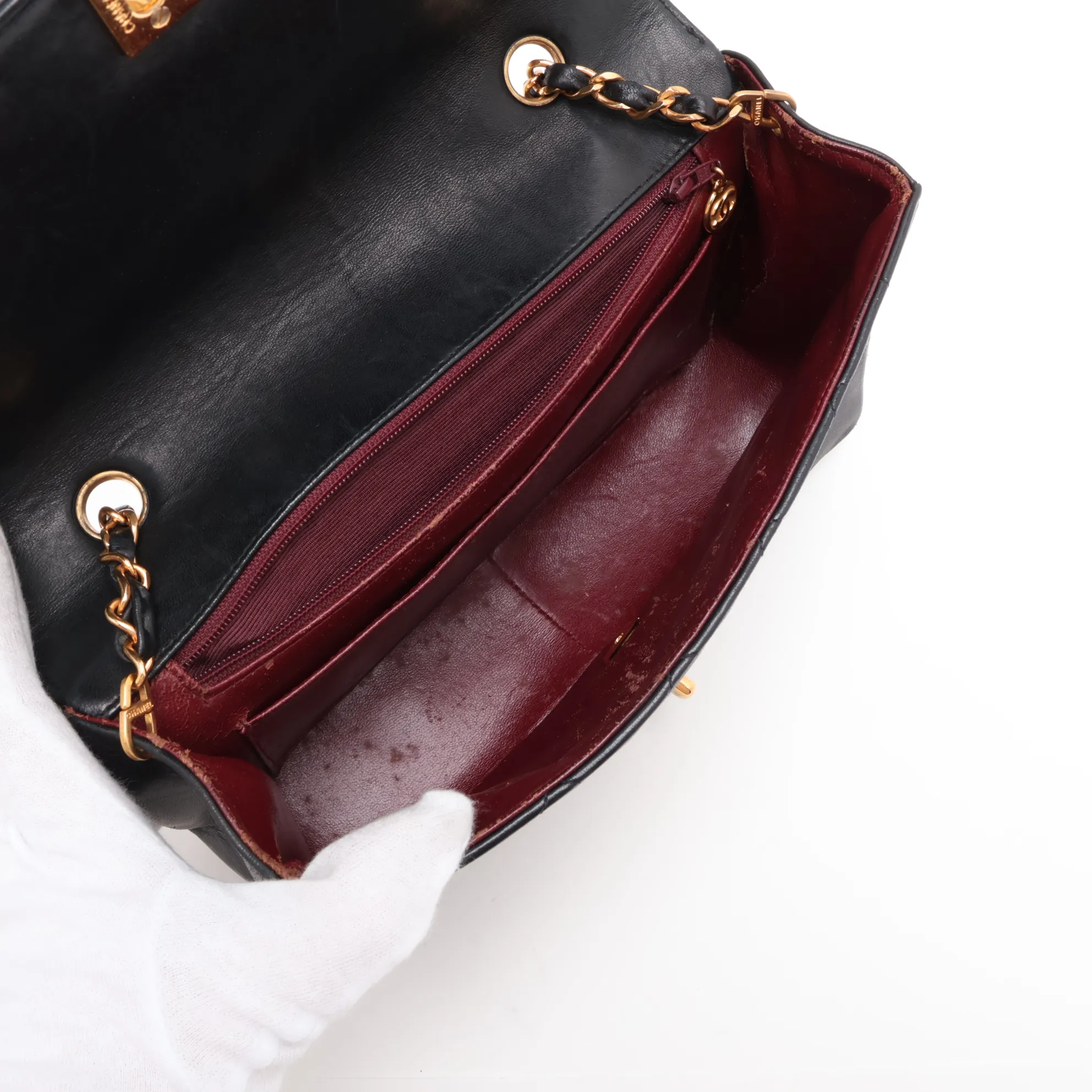Matelassé Lambskin Single Flap Single Chain Bag Diana Flap Black Gold Hardware — view 6