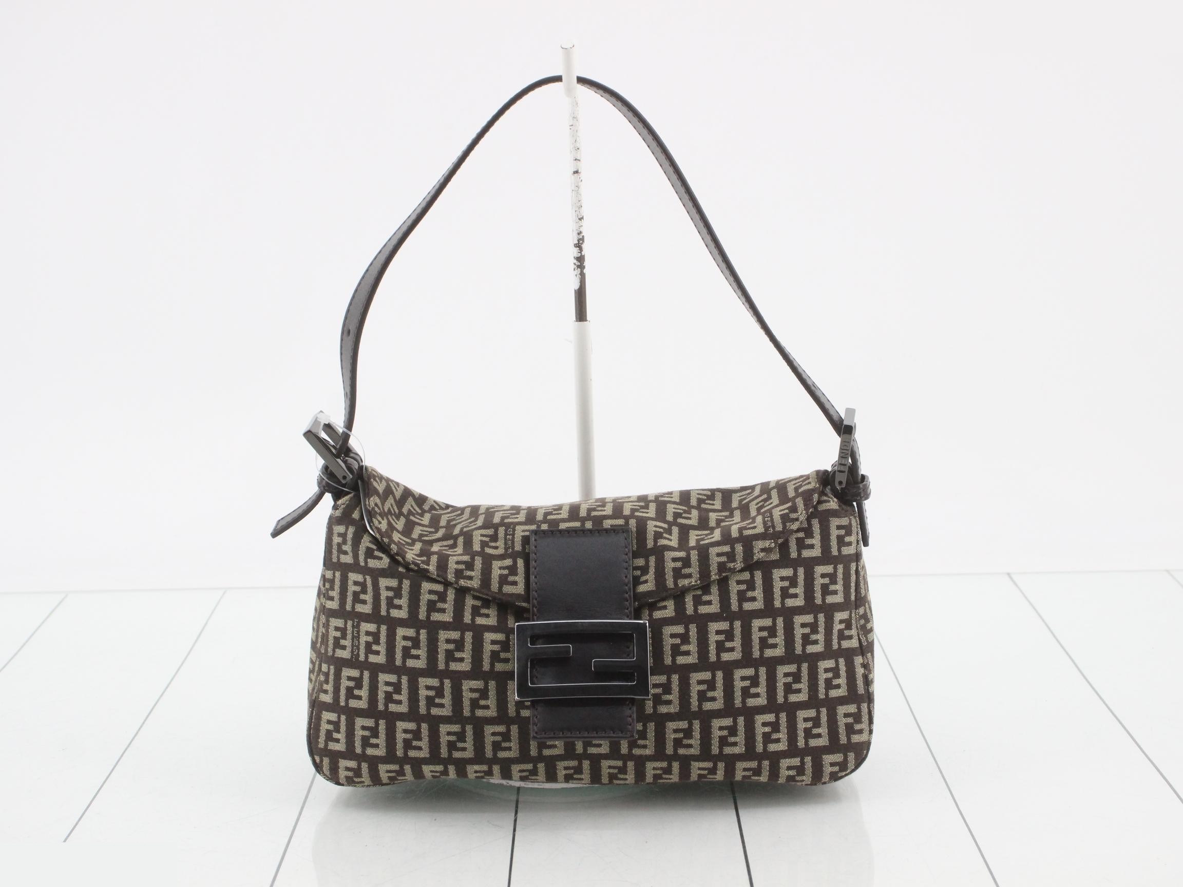 One-Shoulder Bag with Mamma Hardware