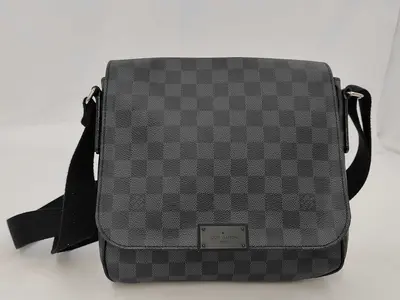 District PM Shoulder Bag, Damier Graphite, N41260