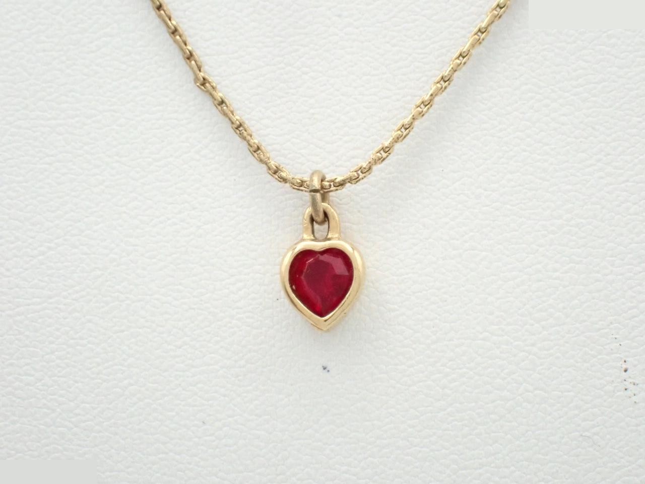 Other lines: Precious metal necklaces and pendants, chain approximately 42cm.