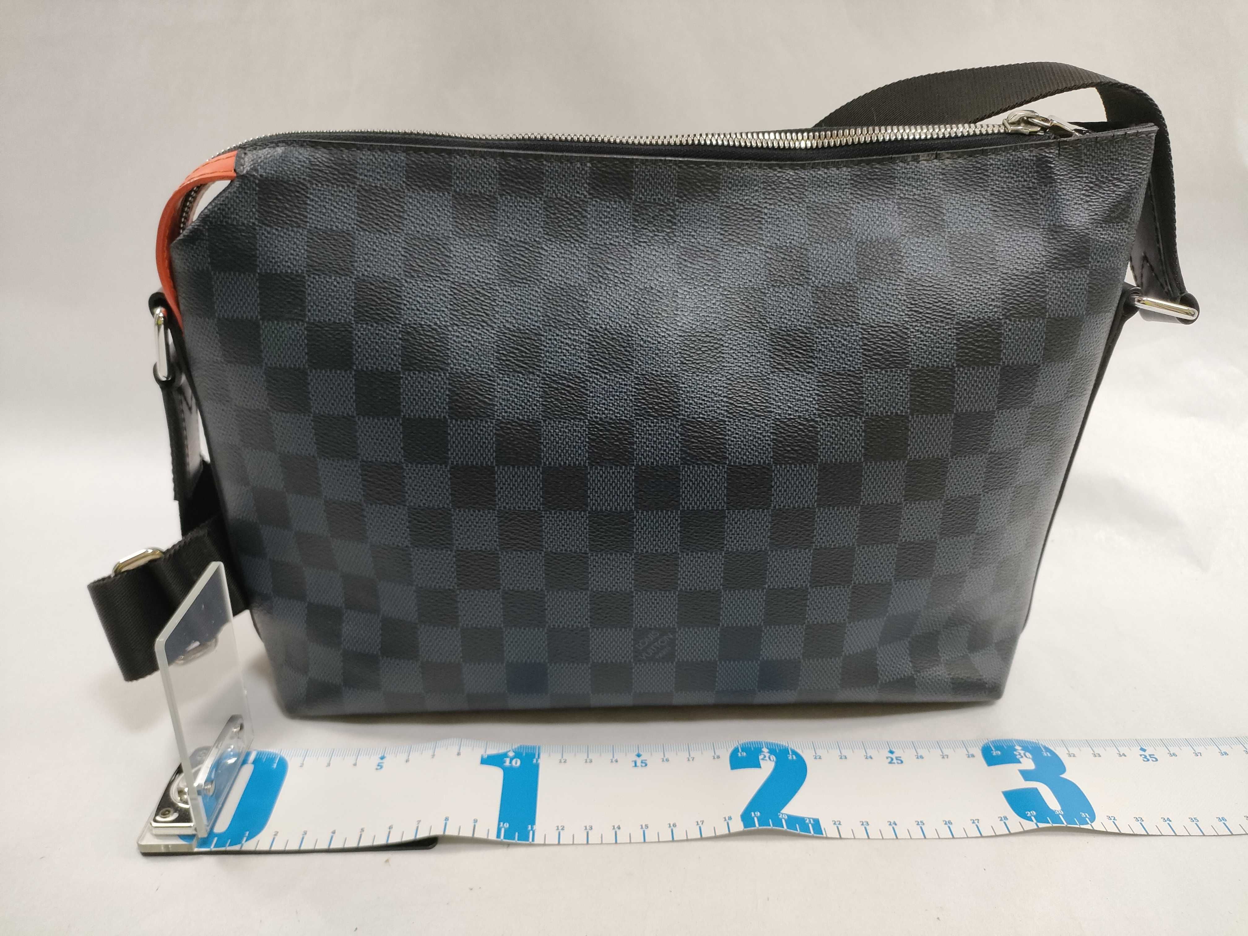 Damier Graphite Damier Cobalt Discovery Messenger Shoulder Bag — view 2