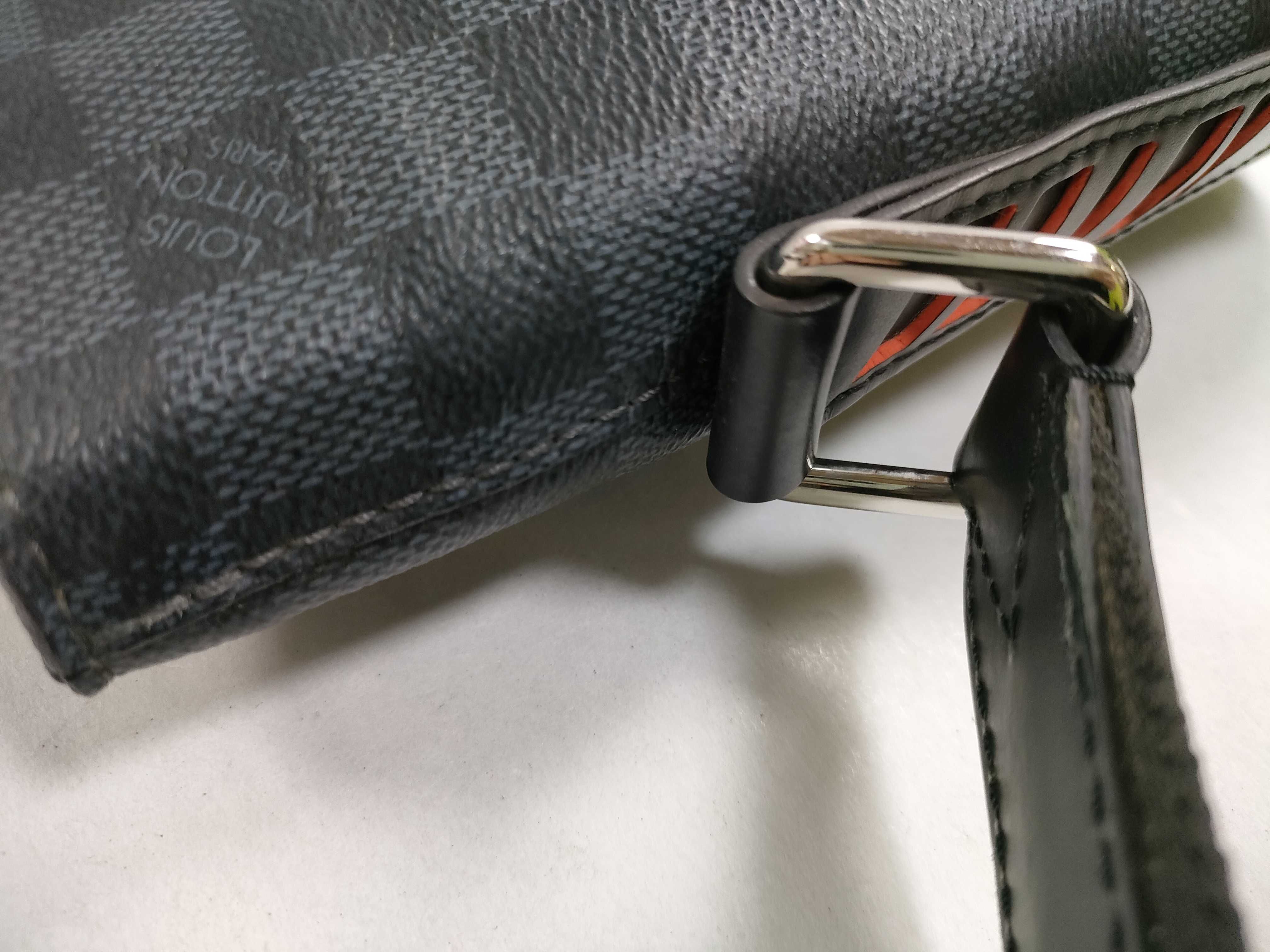 Damier Graphite Damier Cobalt Discovery Messenger Shoulder Bag — view 5