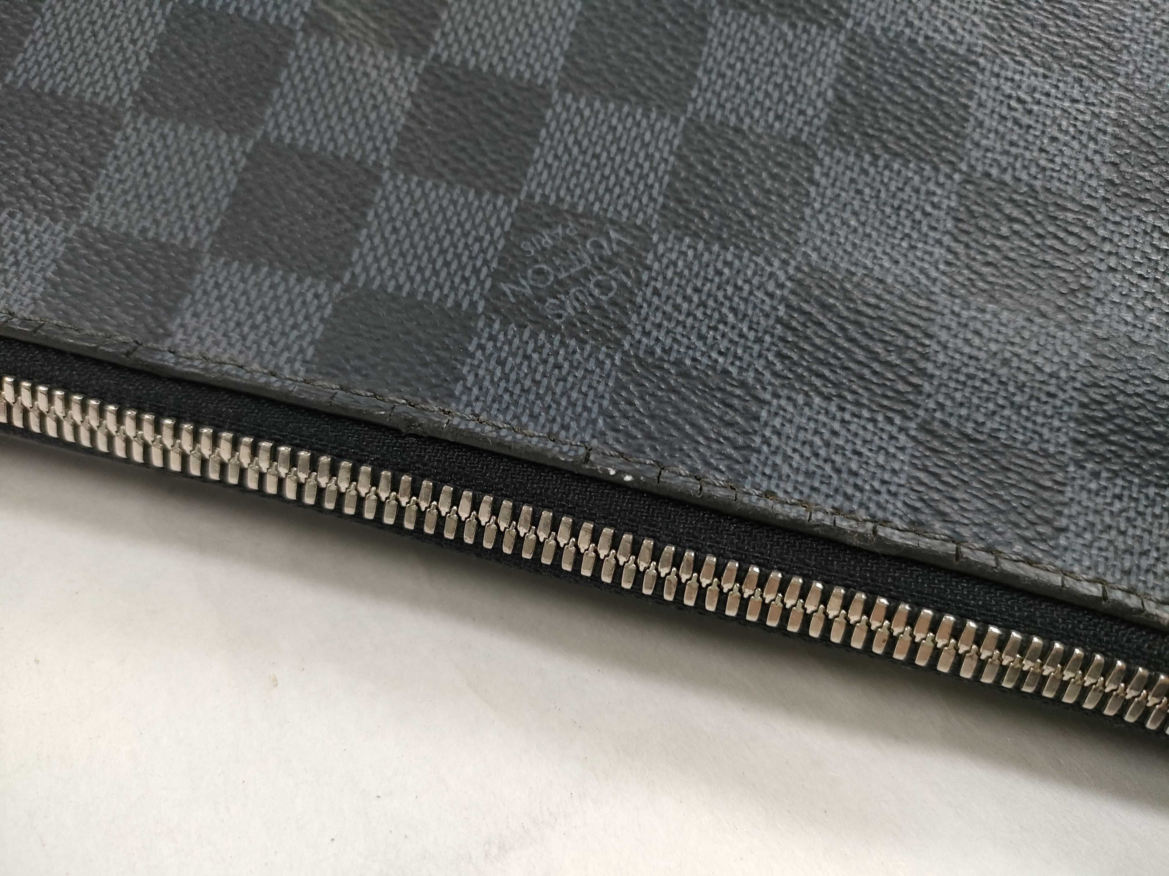 Damier Graphite Damier Cobalt Discovery Messenger Shoulder Bag — view 6