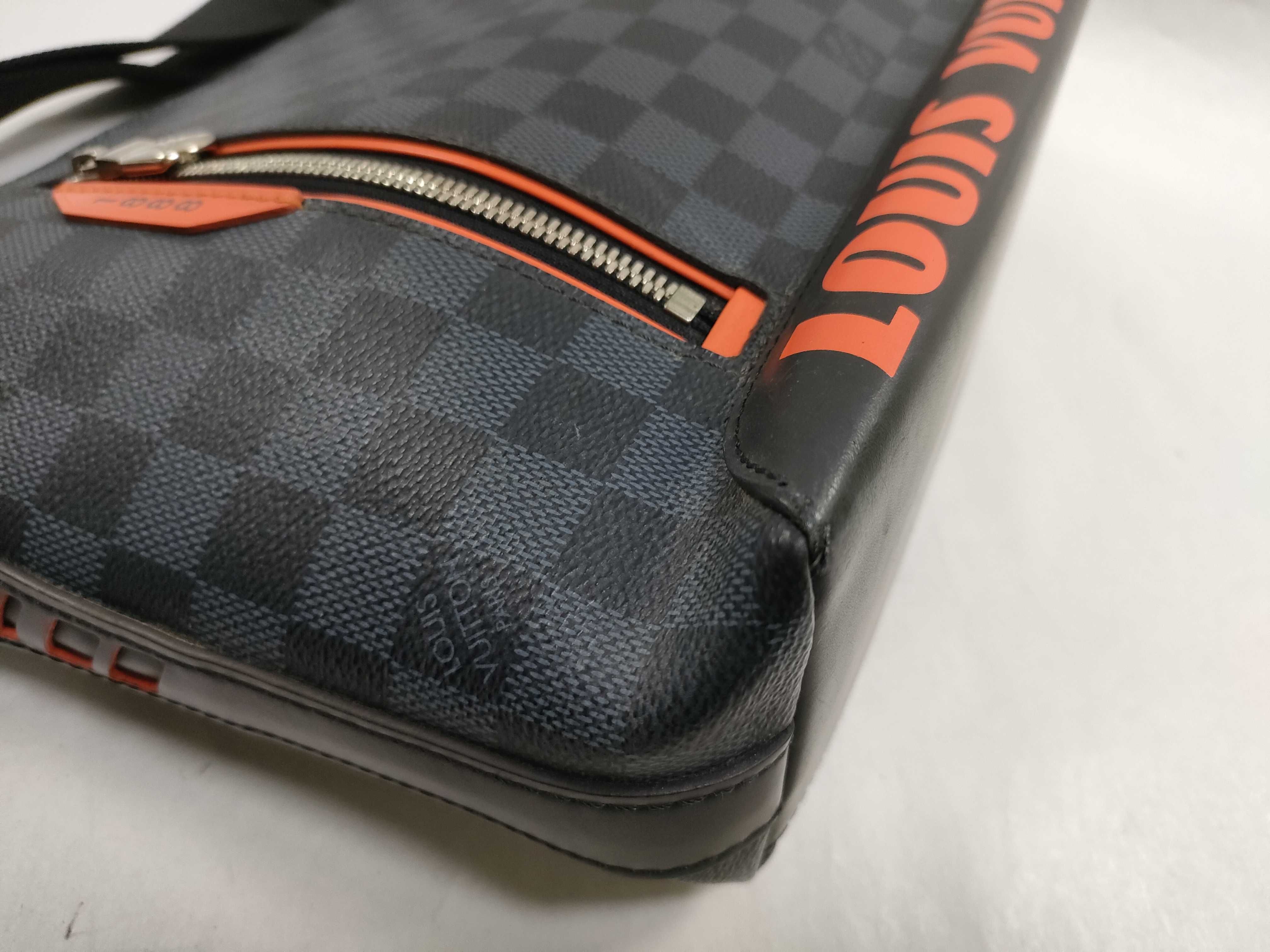 Damier Graphite Damier Cobalt Discovery Messenger Shoulder Bag — view 7