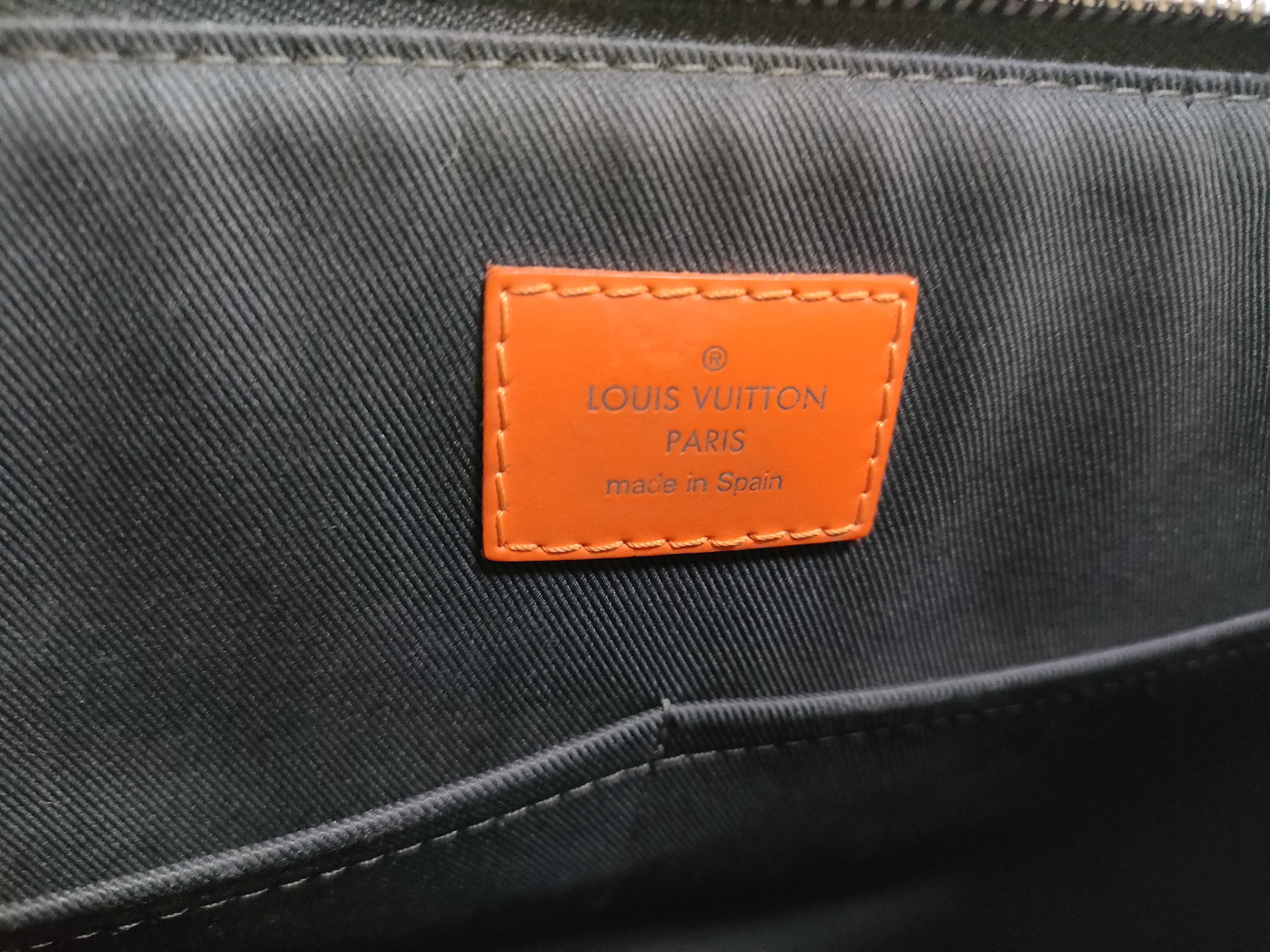 Damier Graphite Damier Cobalt Discovery Messenger Shoulder Bag — view 10