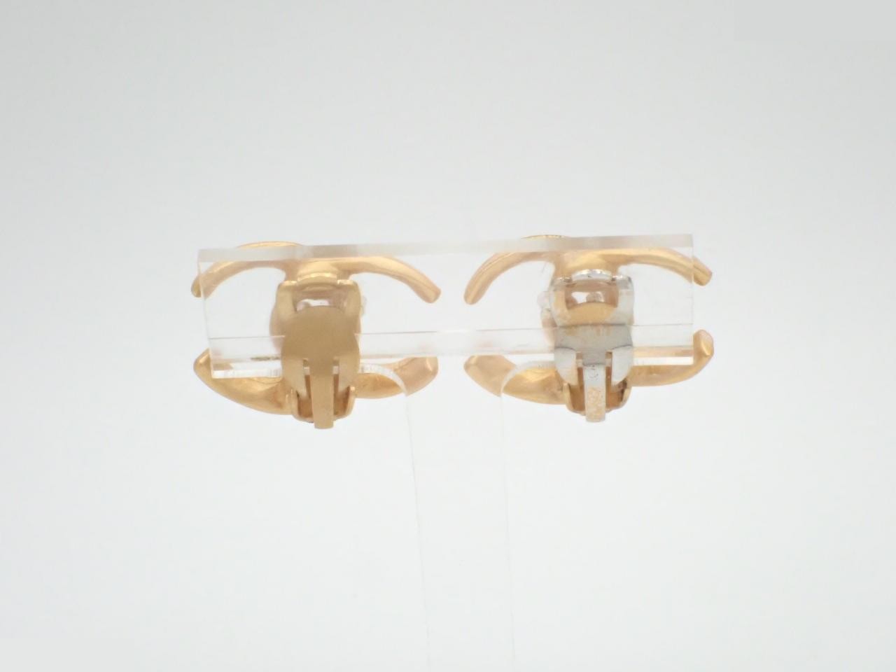 earrings, model 00T, gold and beige, Coco Mark design, 2.5cm wide. — view 2