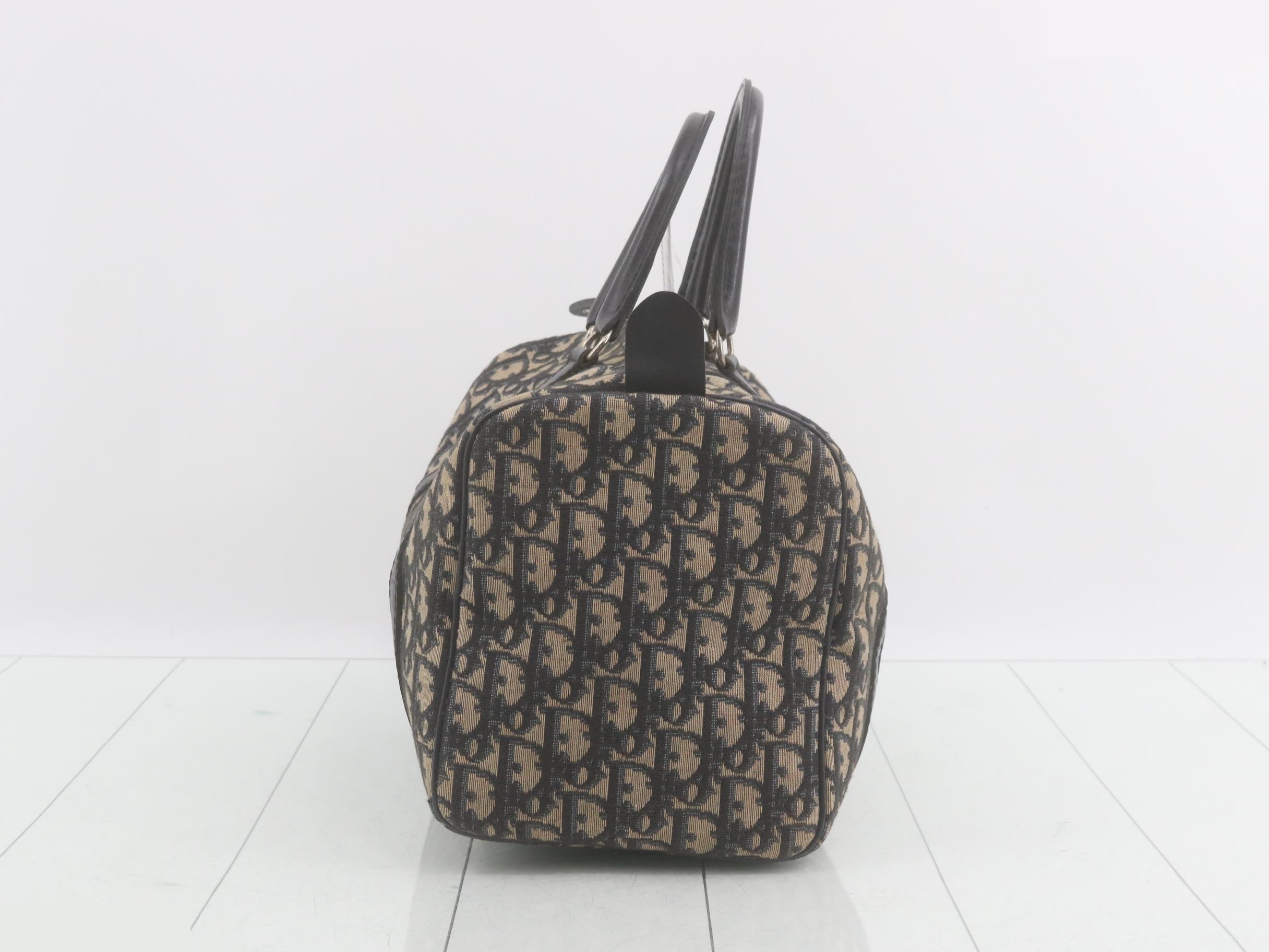 handbag — view 3