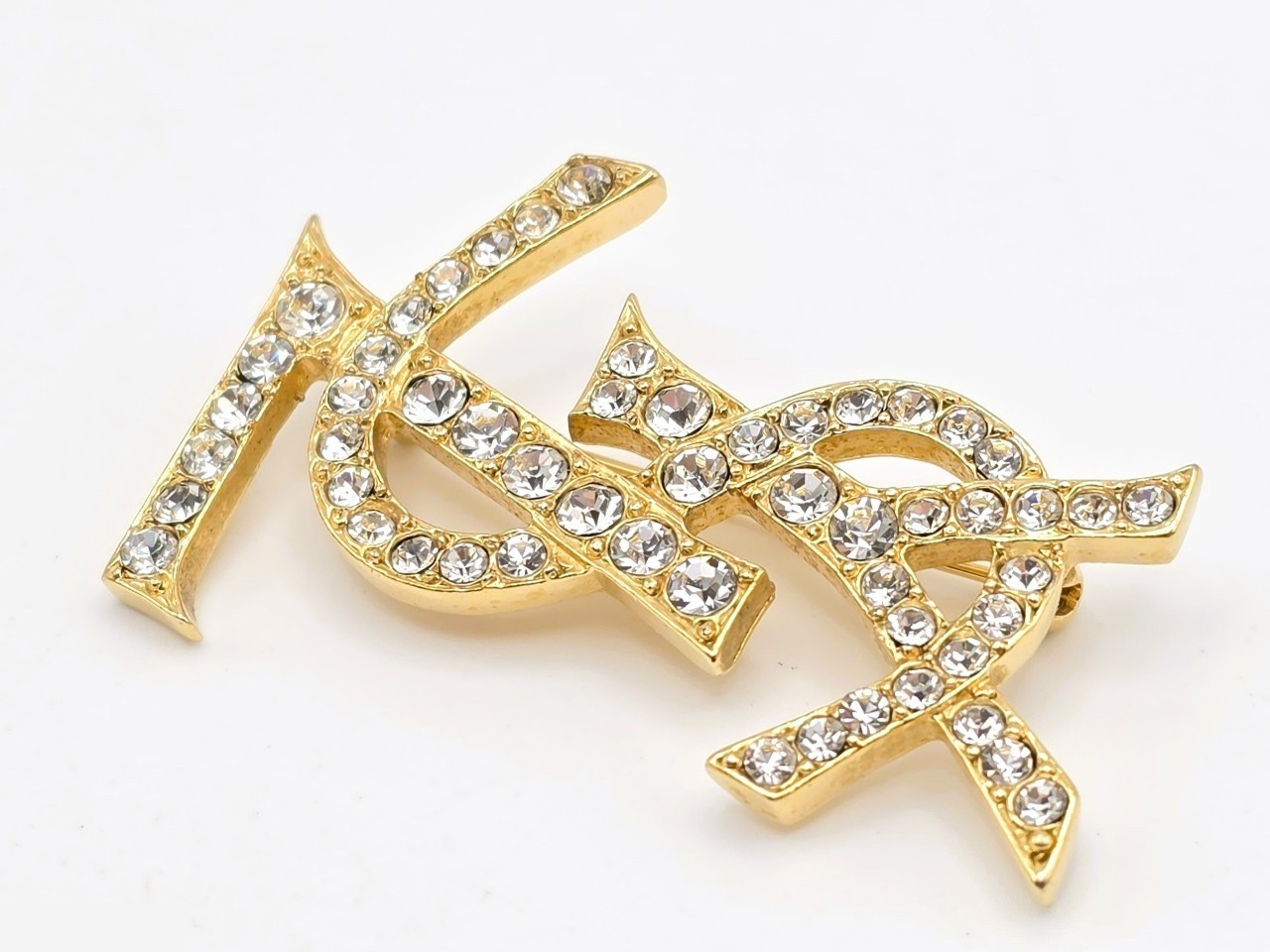 brooch — view 2