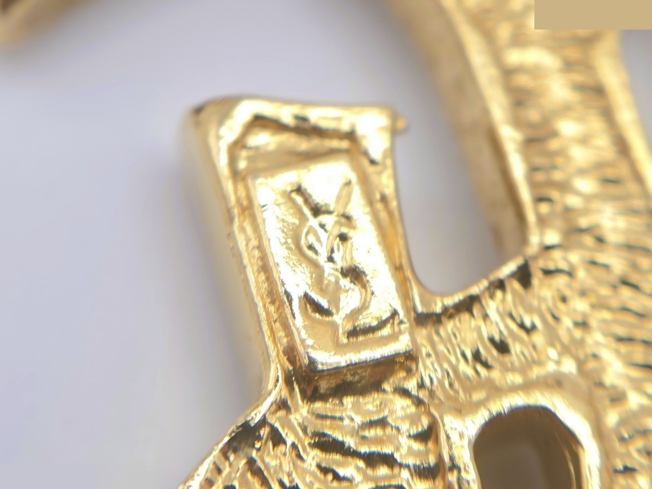 brooch — view 5