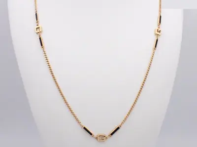 Other lines: Precious metal necklaces and pendants, total length approximately 75 cm.