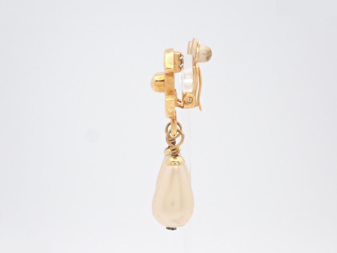 Turnlock Pearl Swing Earrings 96P — view 3