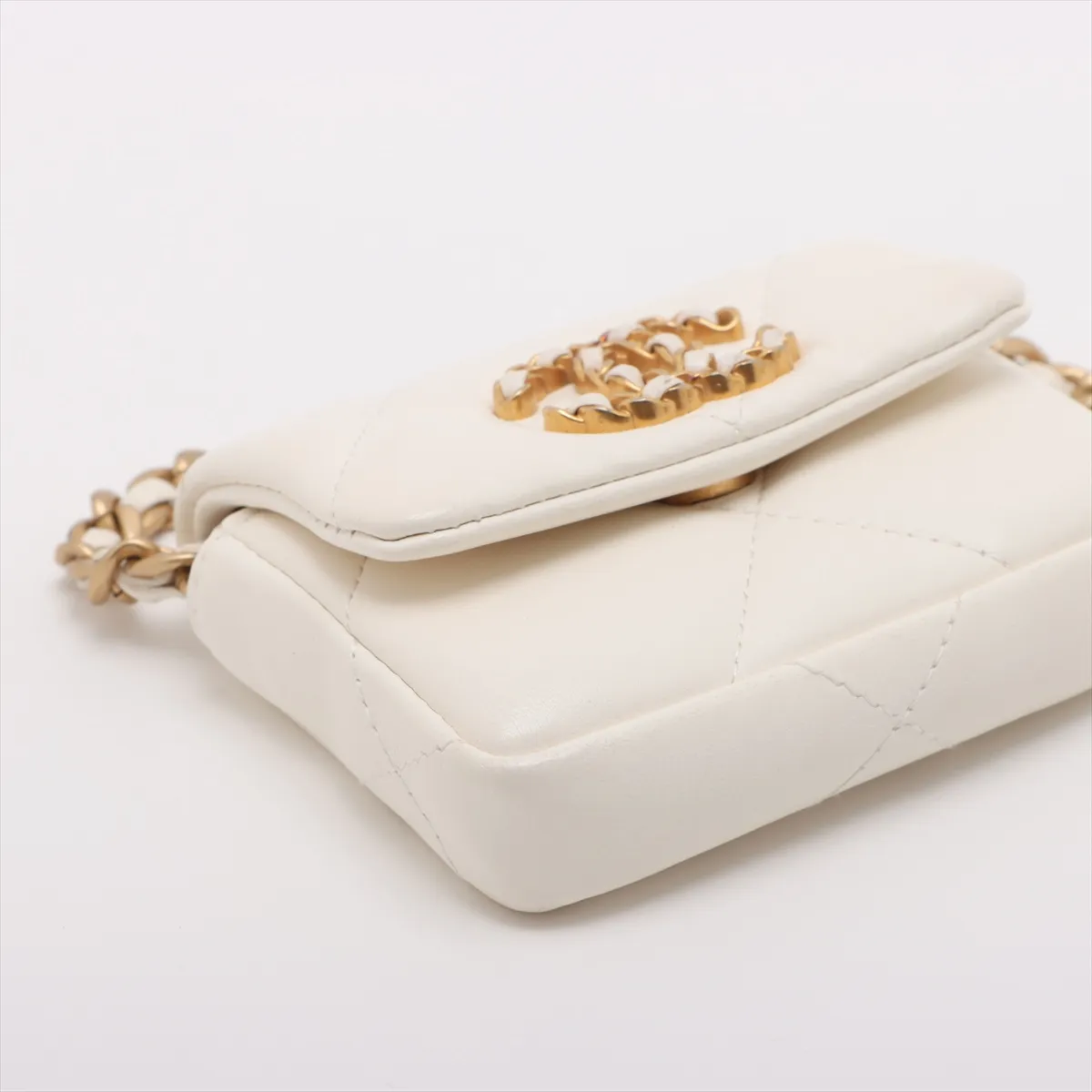19 Lambskin Chain Shoulder Bag White Gold x Silver Hardware 31843155 31s — view 4