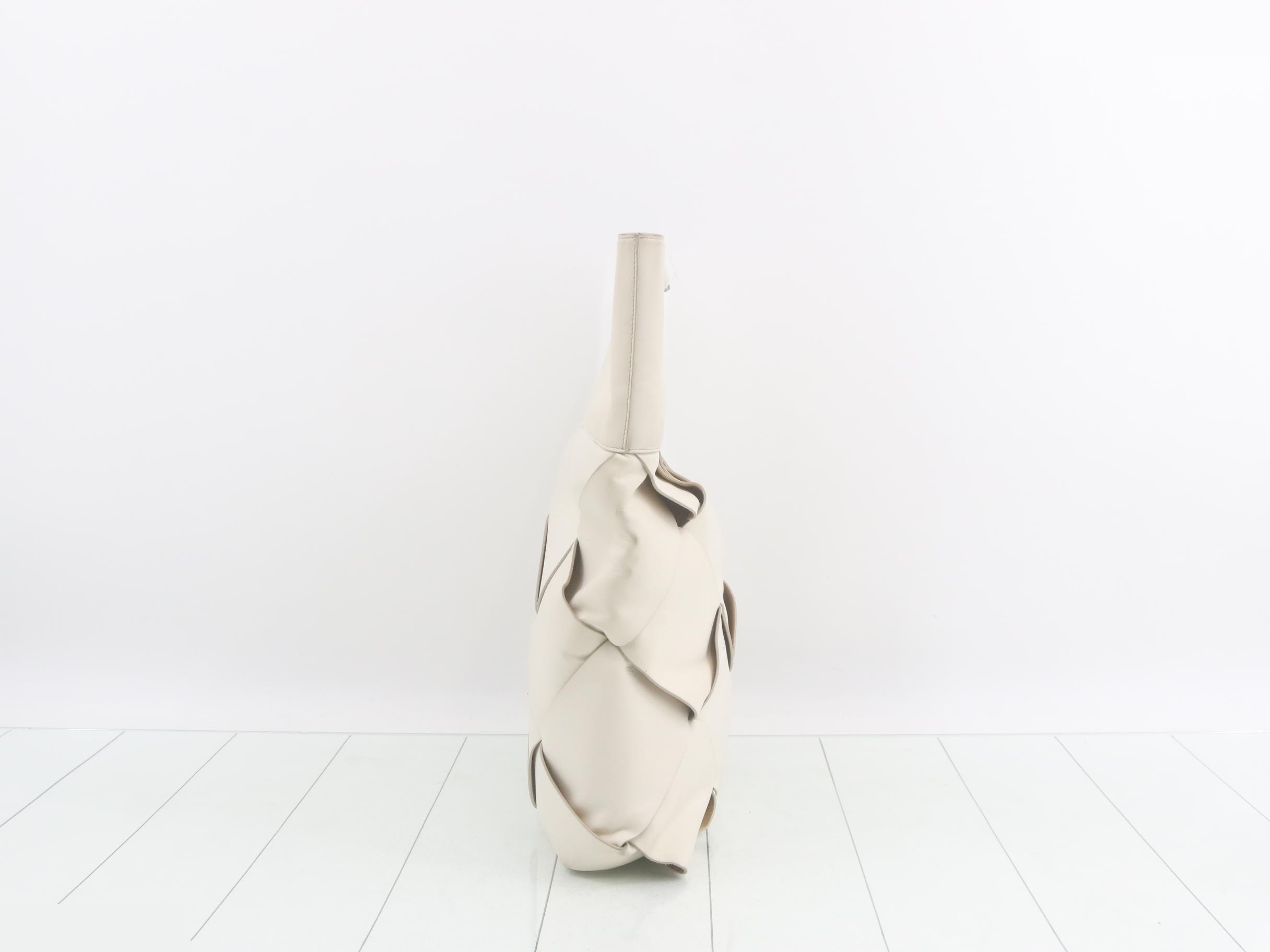 Maxi Intrecciato (Bag) - Handbag - White — view 3
