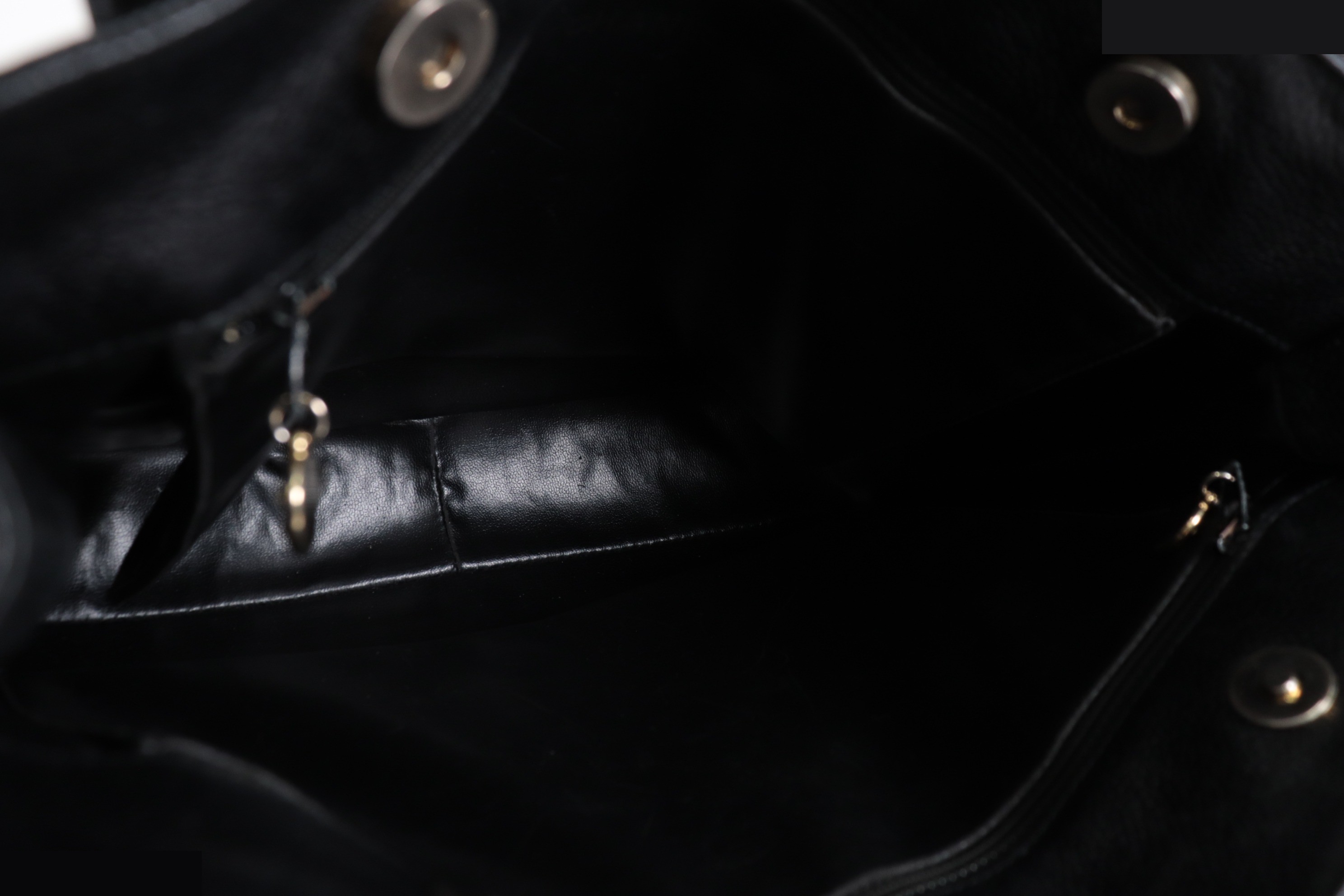 Decacoco Caviar Tote — view 7