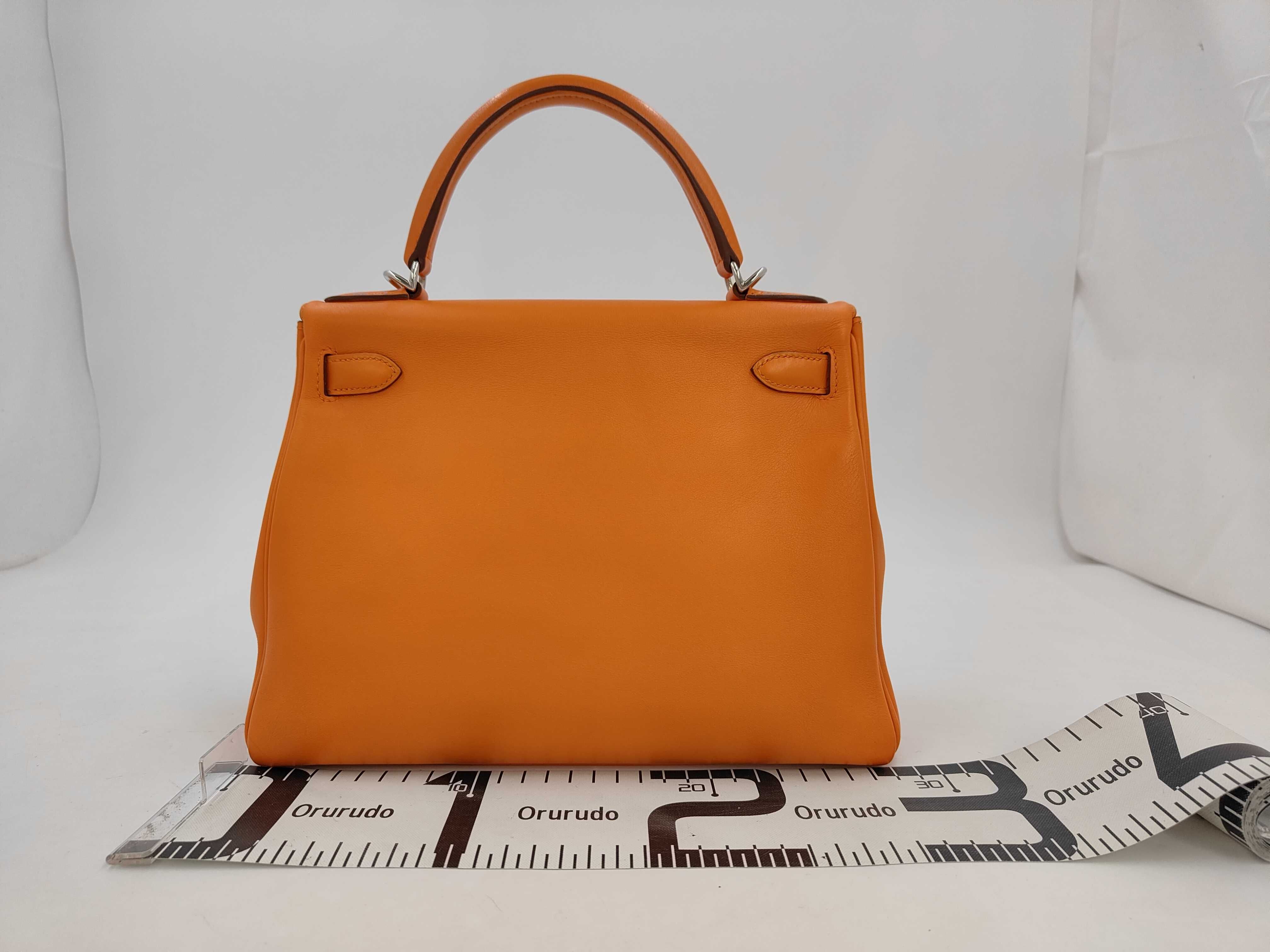 Kelly 28 K stamp Swift leather orange handbag — view 2