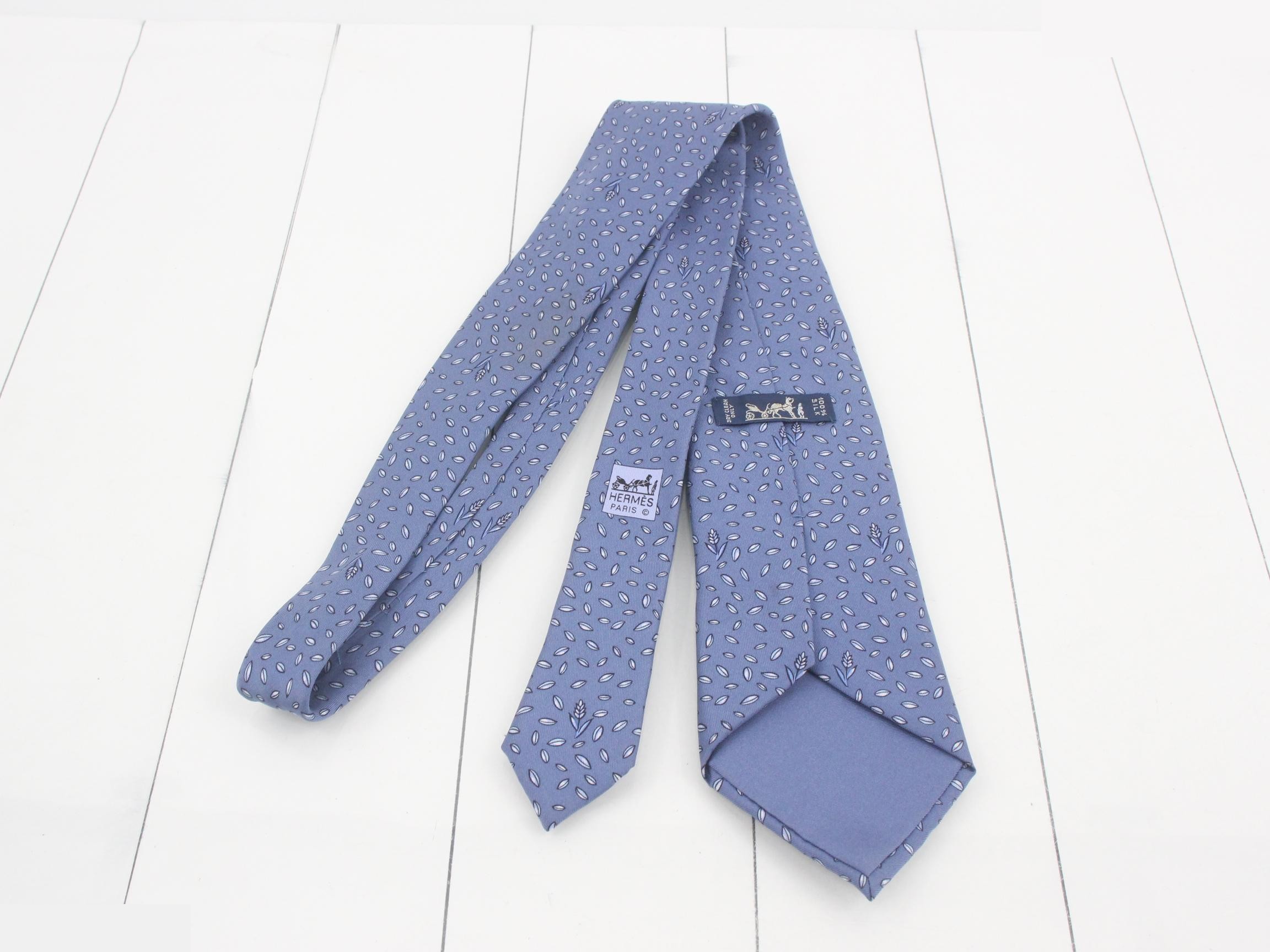 tie — view 2