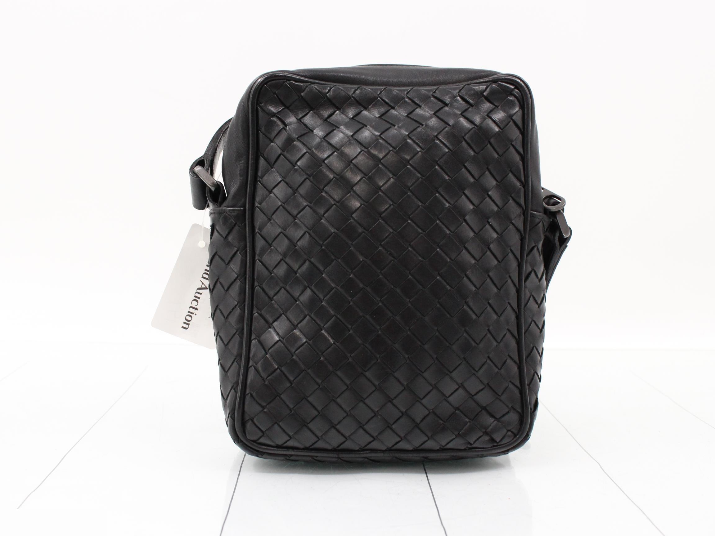 Intrecciato leather shoulder bag black — view 2