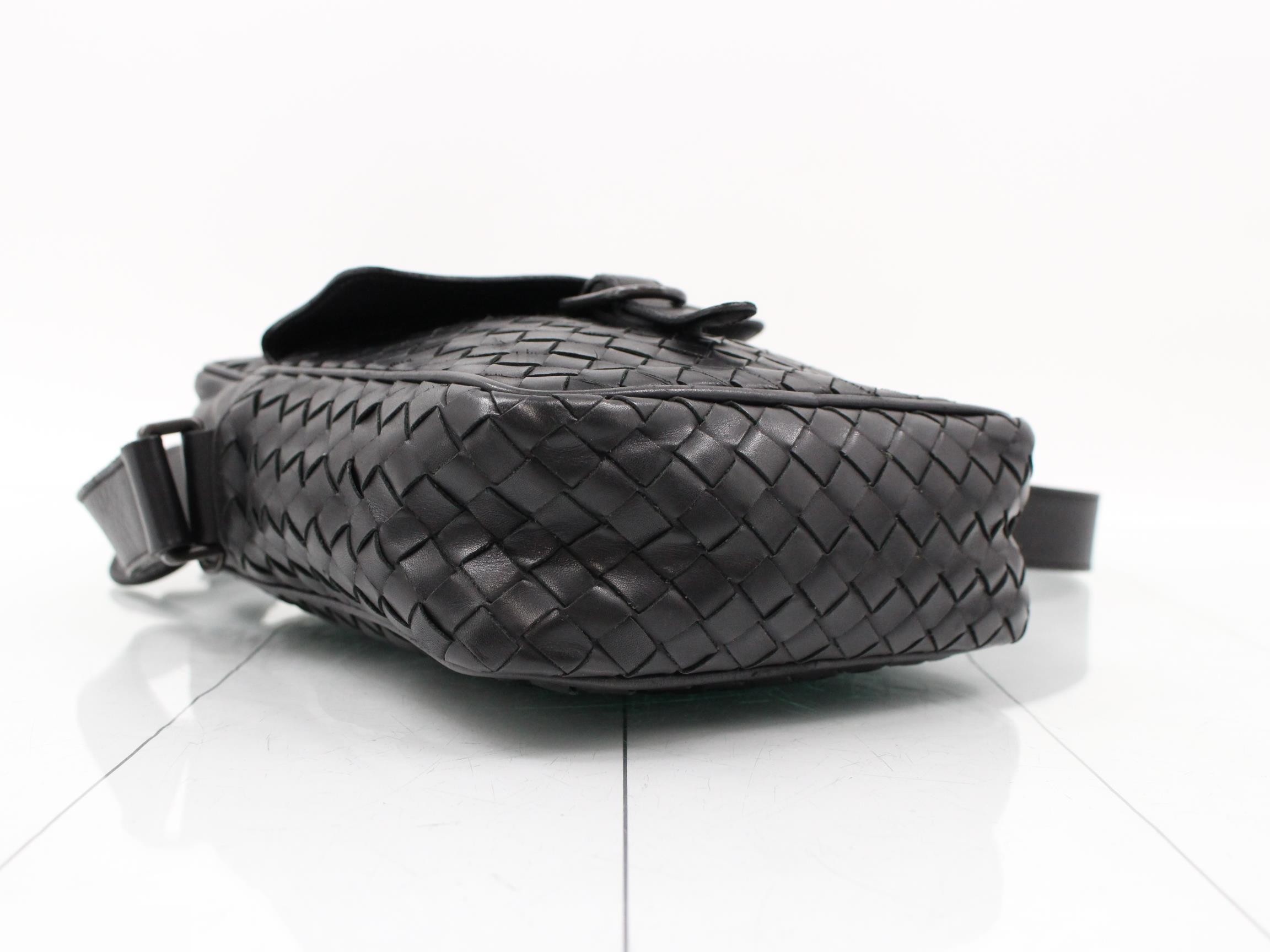 Intrecciato leather shoulder bag black — view 5