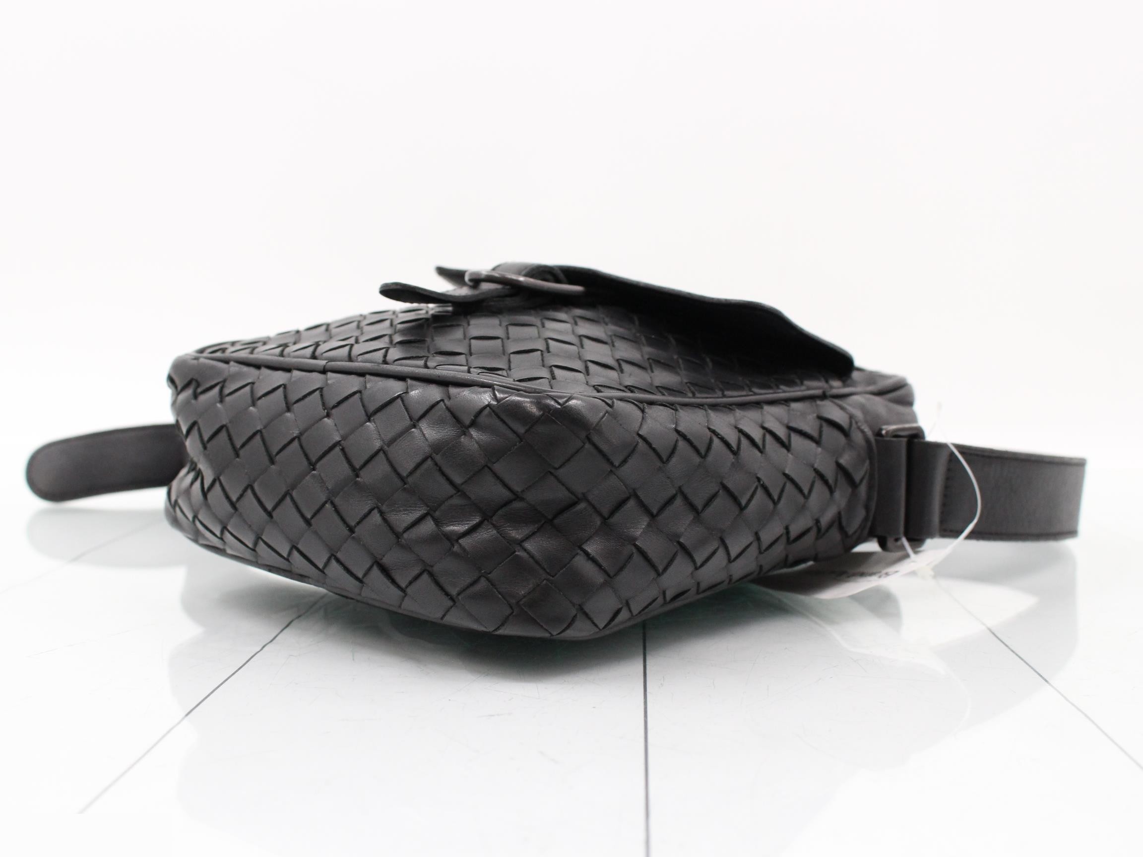 Intrecciato leather shoulder bag black — view 6