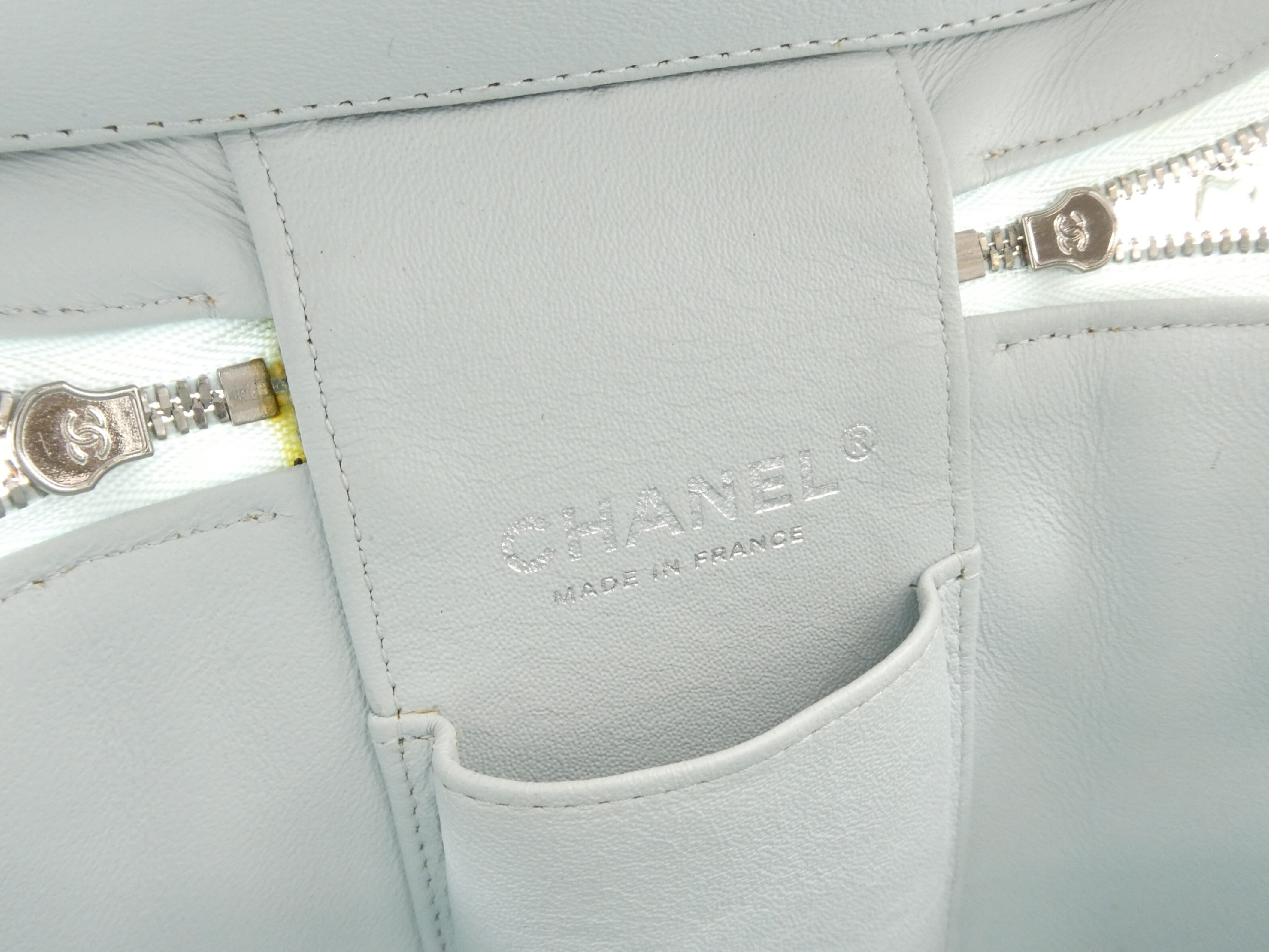Caviar Skin Coco Mark Chain 2-Way Vanity Bag — view 9