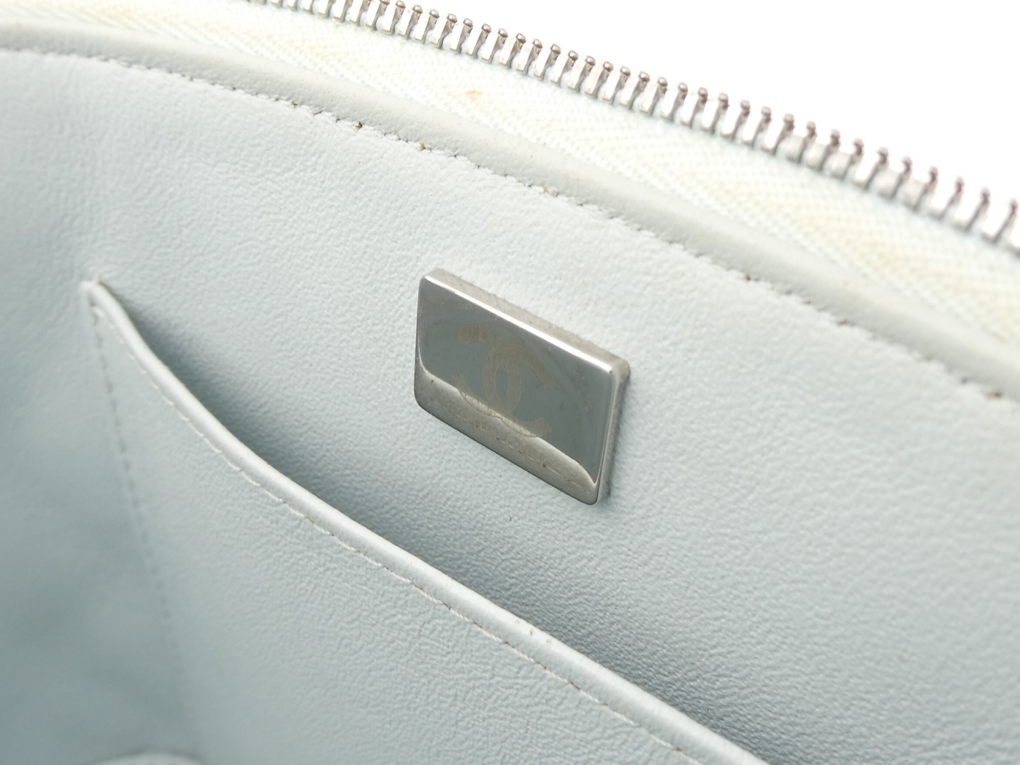 Caviar Skin Coco Mark Chain 2-Way Vanity Bag — view 10