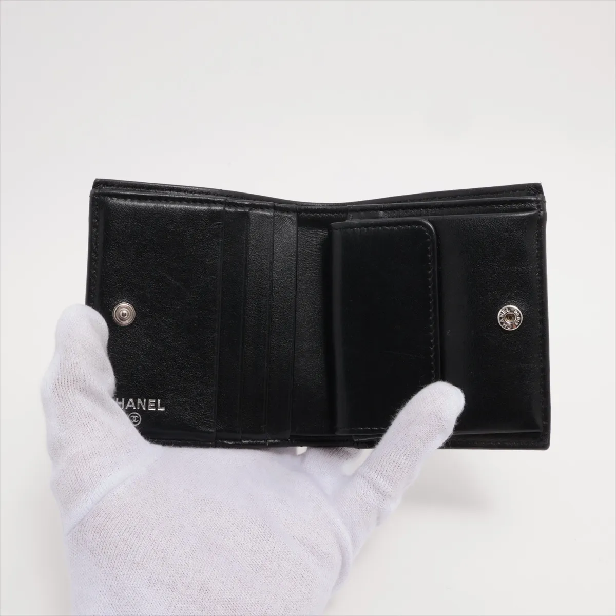 Matelasse Lambskin Compact Wallet Black Silver Hardware UEXG7KP7 — view 3