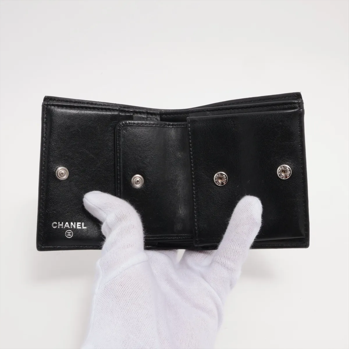 Matelasse Lambskin Compact Wallet Black Silver Hardware UEXG7KP7 — view 4