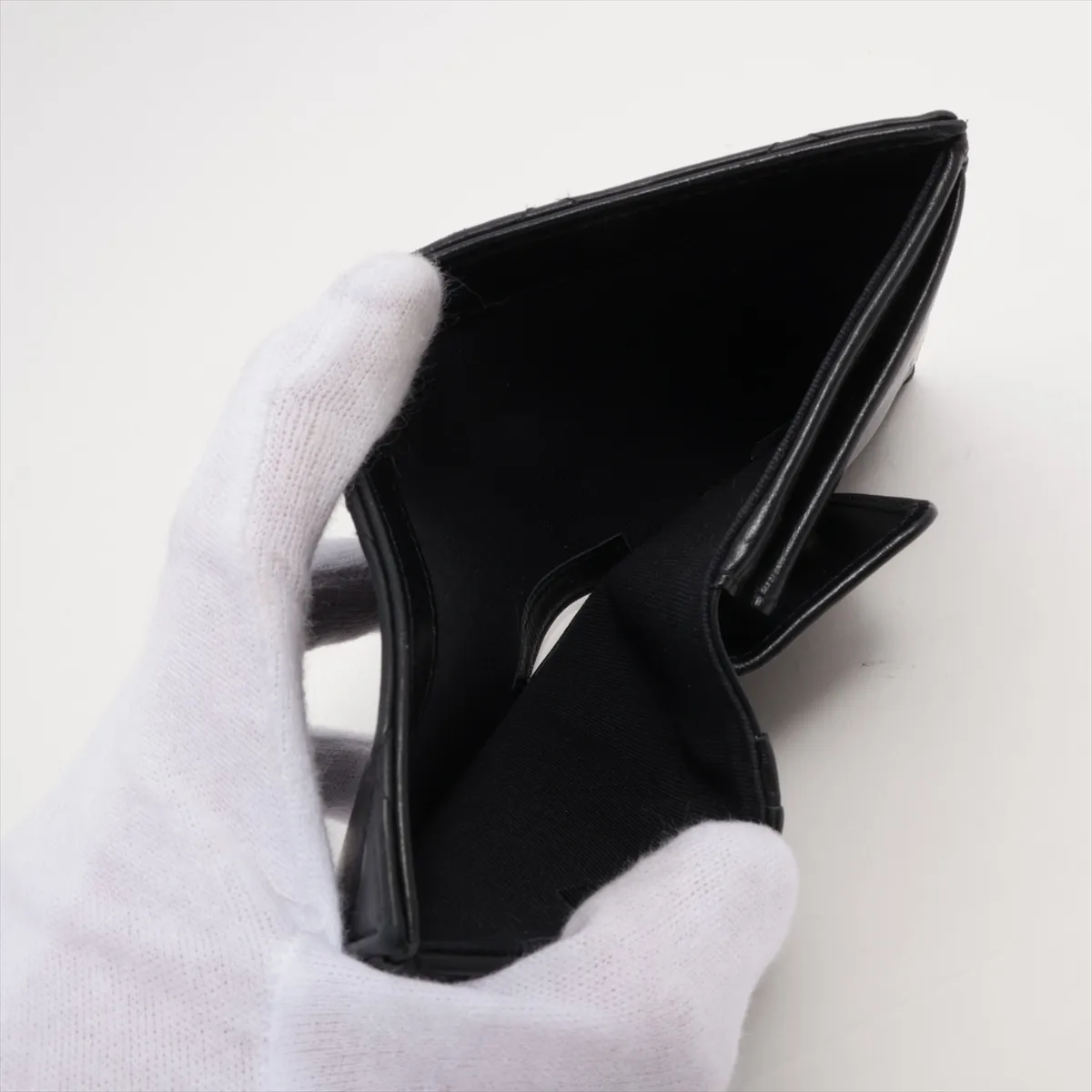 Matelasse Lambskin Compact Wallet Black Silver Hardware UEXG7KP7 — view 5