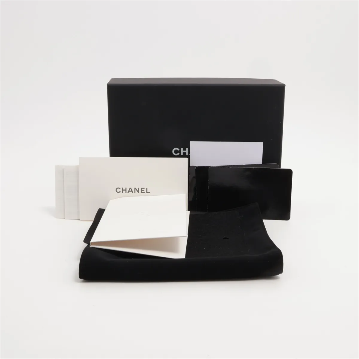 Matelasse Lambskin Compact Wallet Black Silver Hardware UEXG7KP7 — view 8