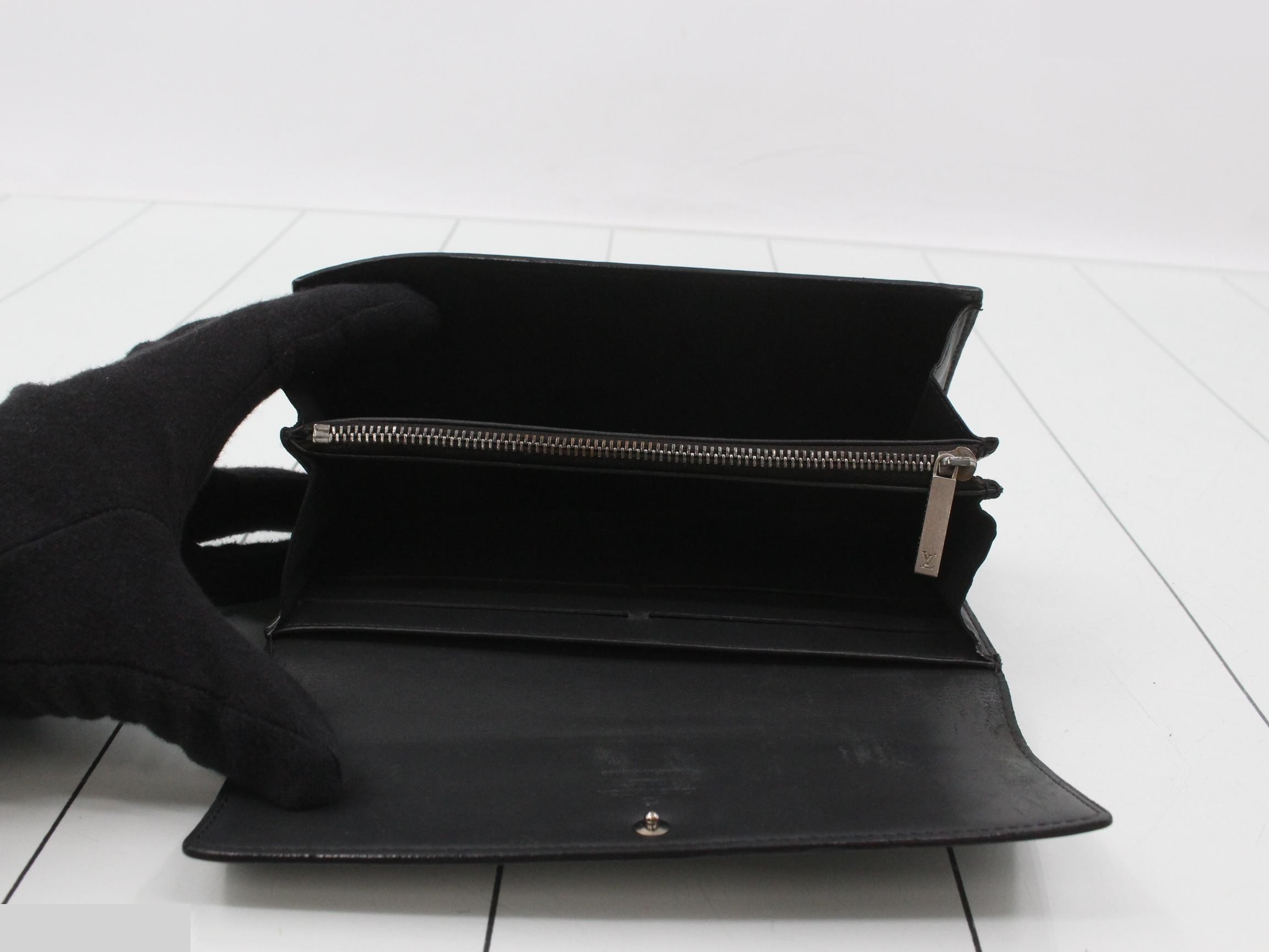 wallet — view 4