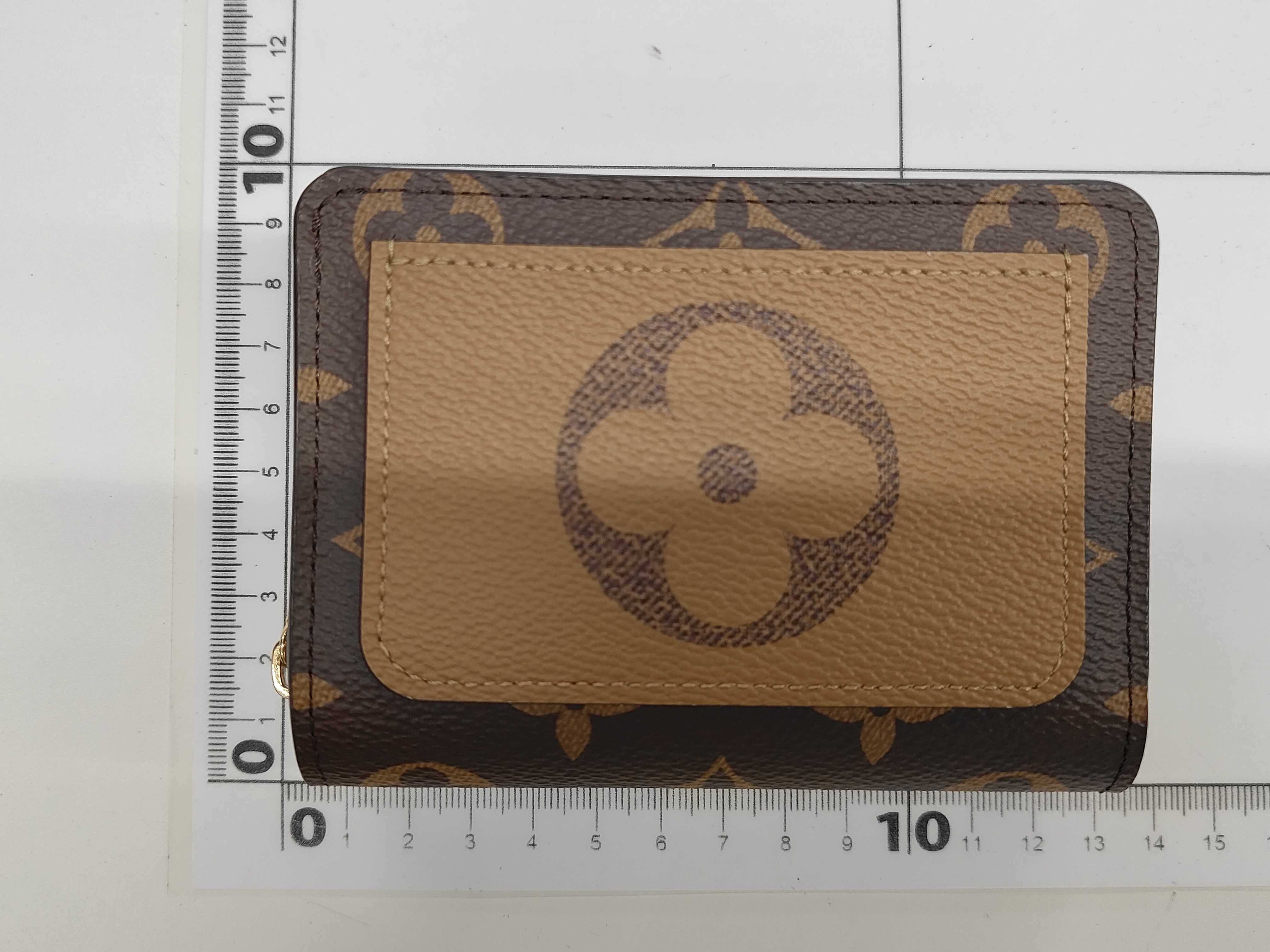 Monogram Reverse Portefeuille Lou Wallet — view 2