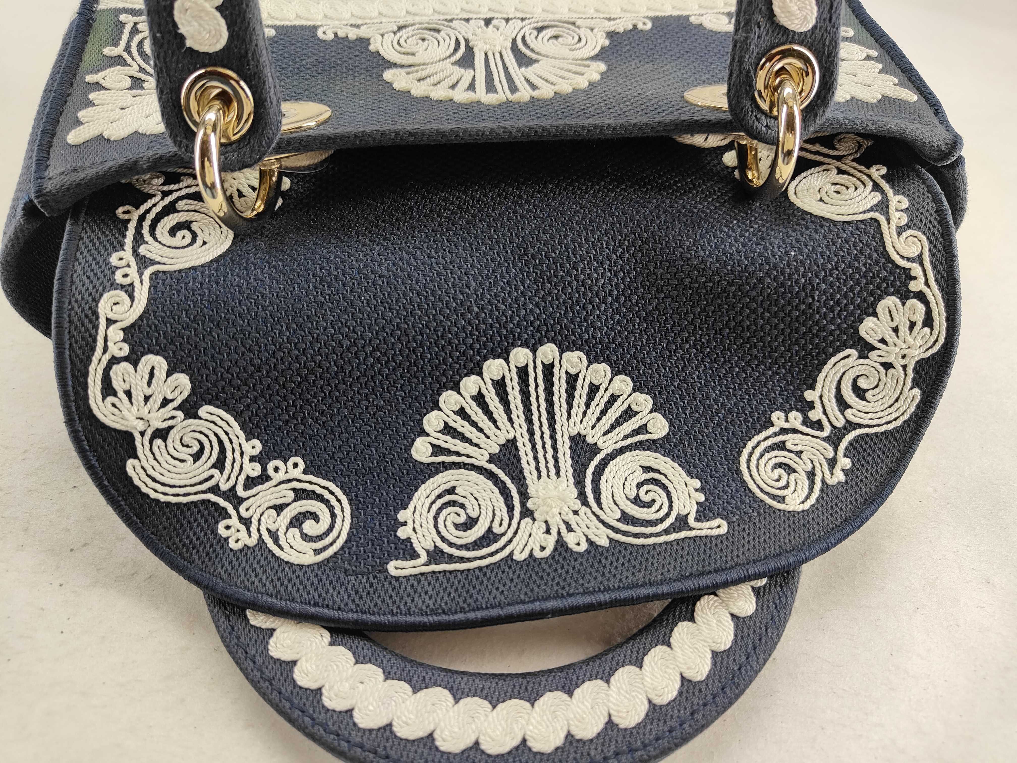 LADY D-LITE Cornelie Medium Handbag with Protective Seal — view 10