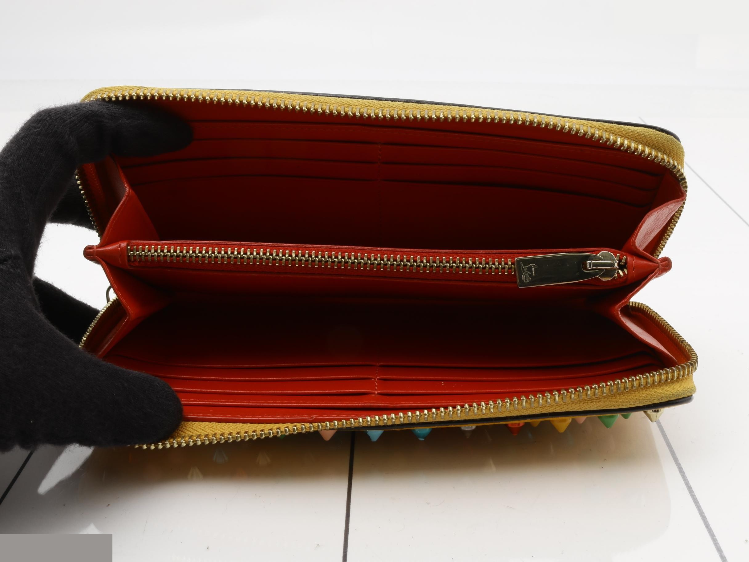 wallet — view 4