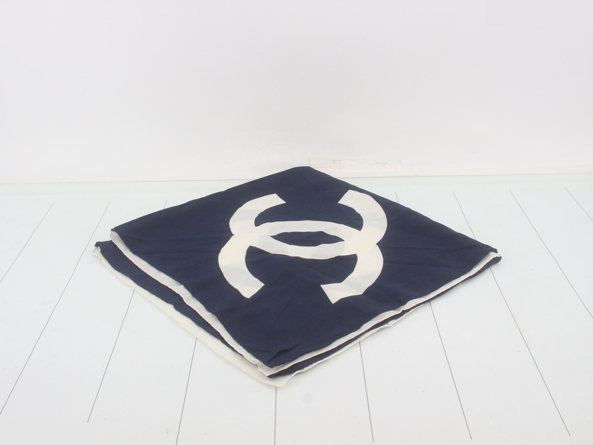 Other lines: Small items, accessories, scarves — view 2