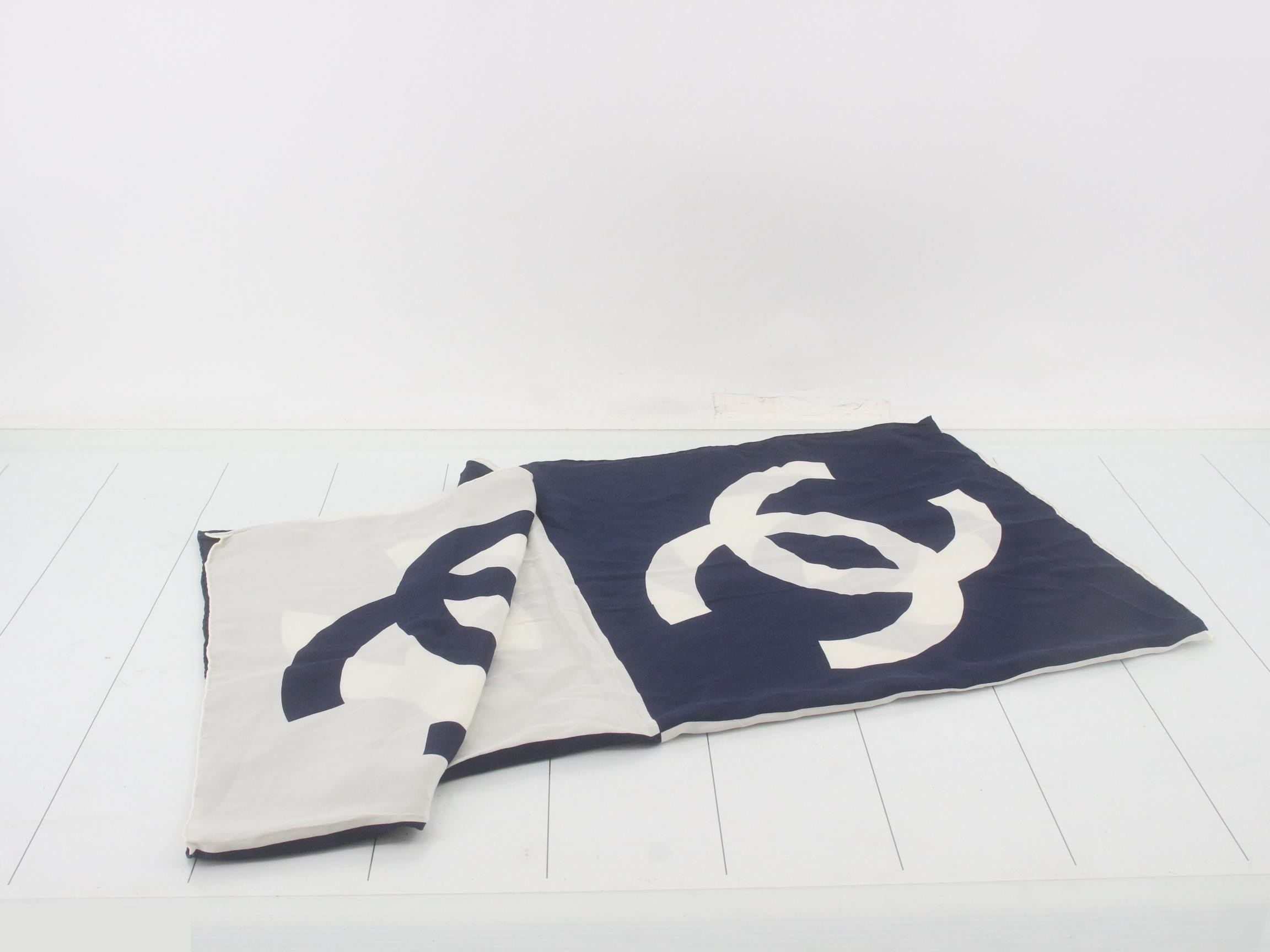 Other lines: Small items, accessories, scarves — view 3