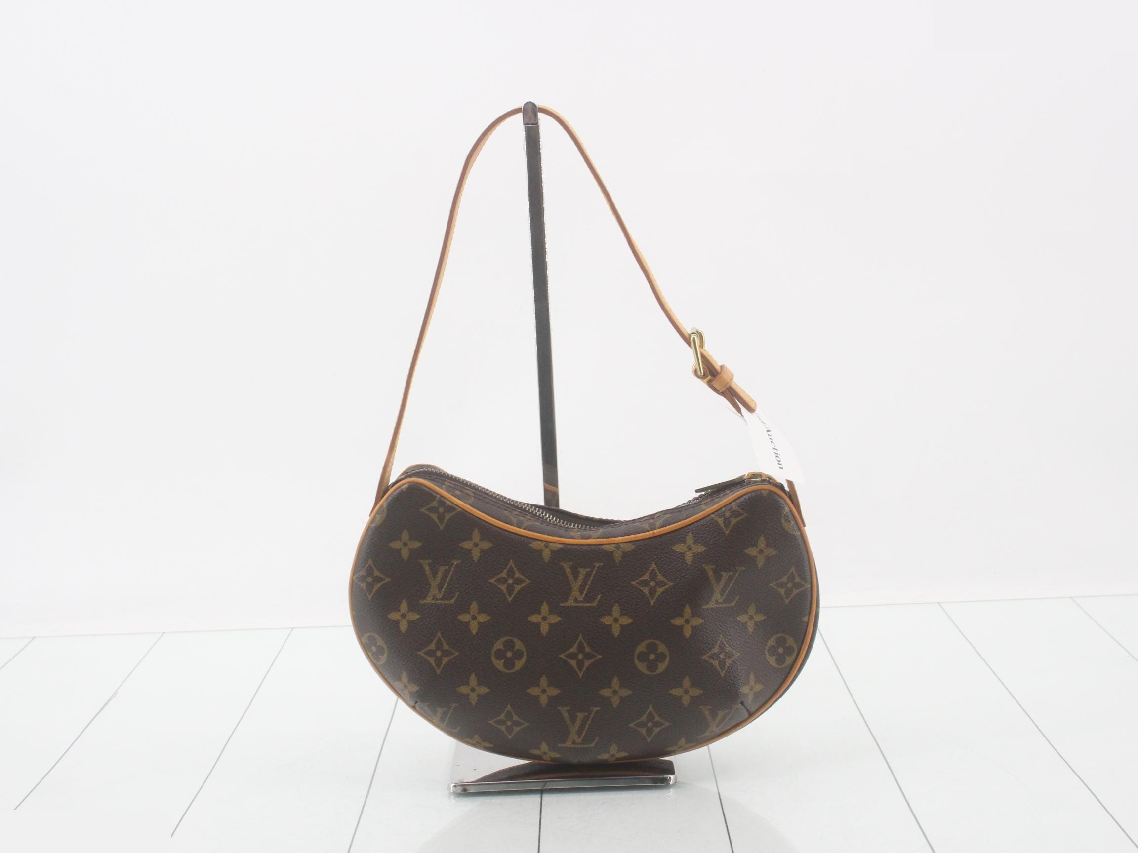 Croissant pouch — view 2
