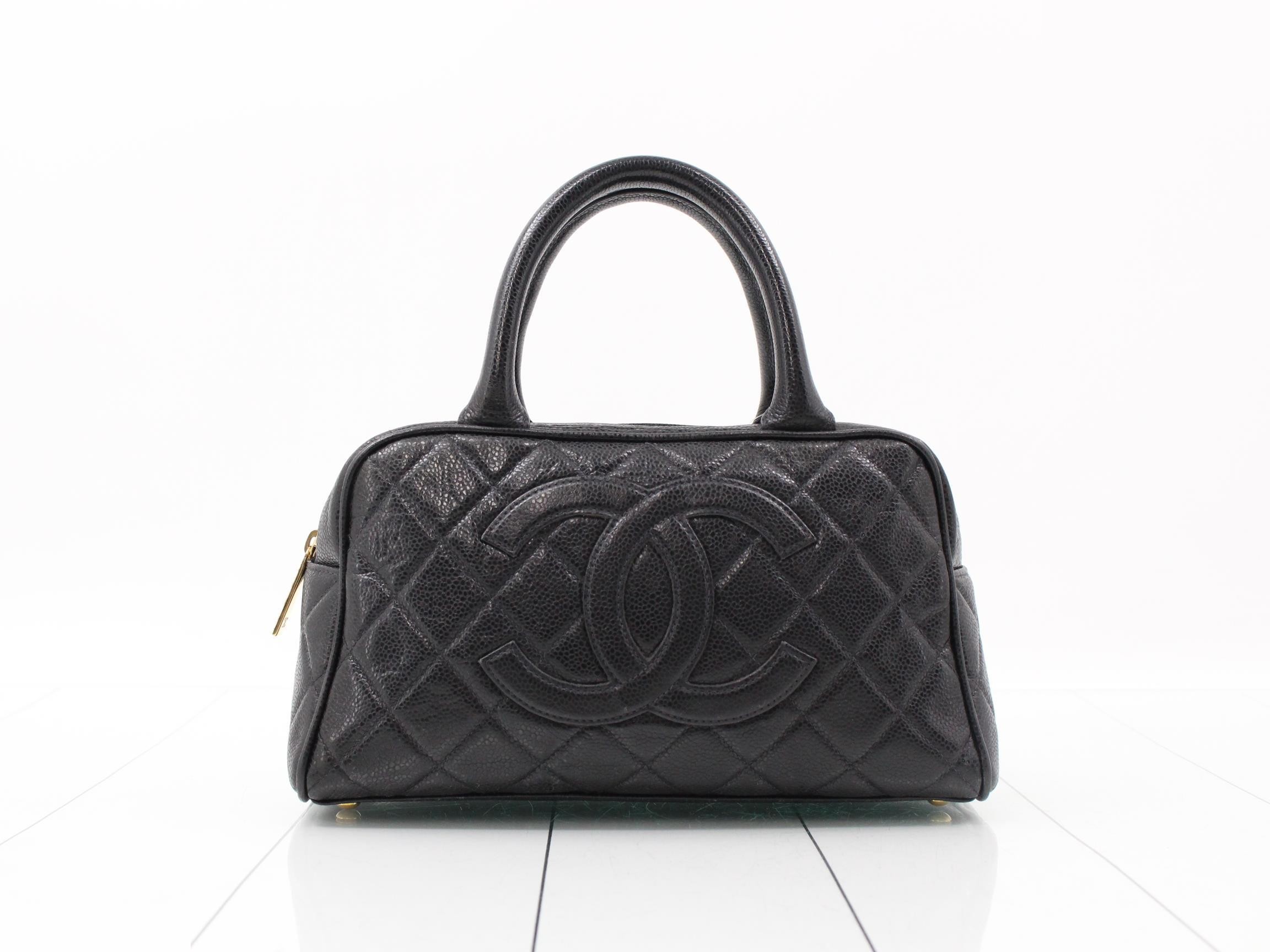 Matelassé caviar leather bag, black, gold hardware, serial number 8.